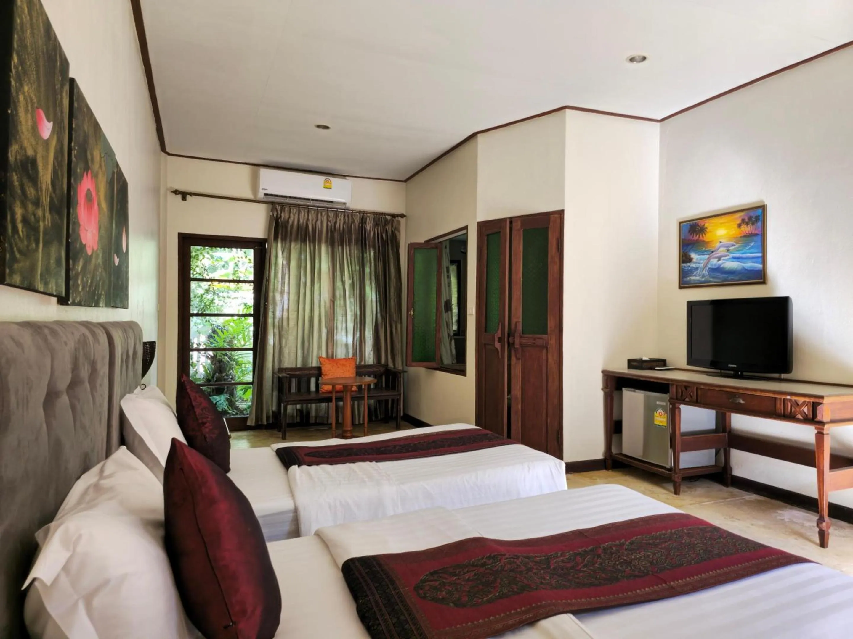 Photo of the whole room, Bed in Baan Panwa Resort