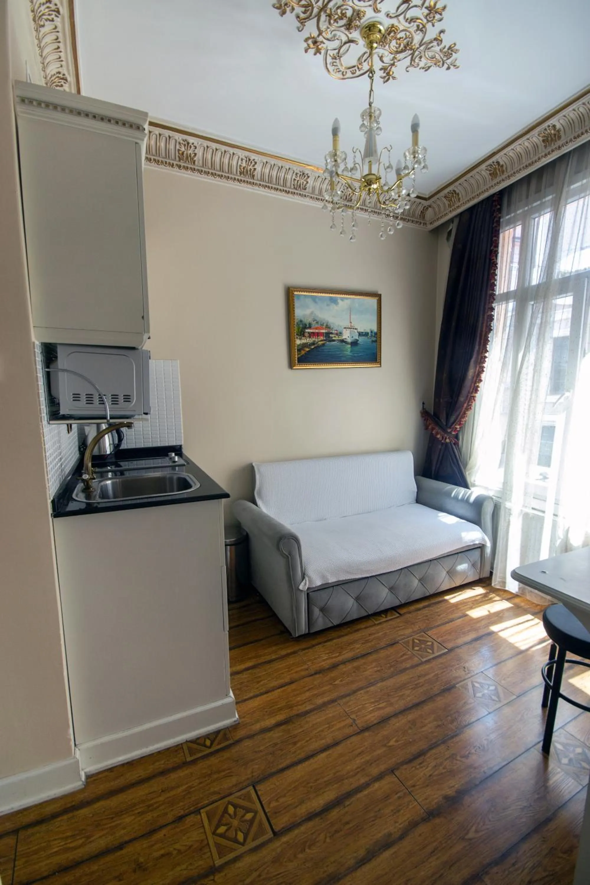 Kitchen or kitchenette in IQ Hotel