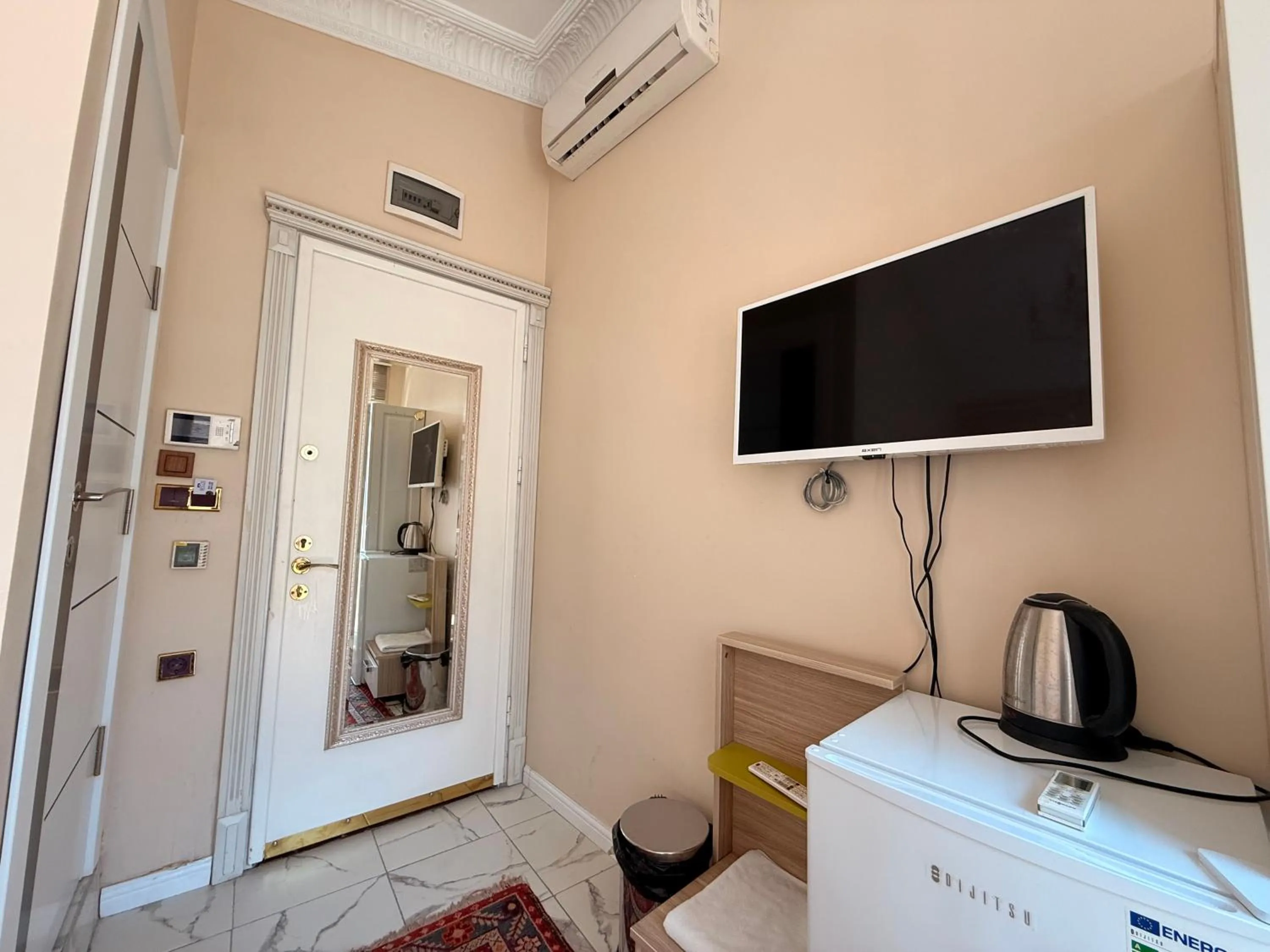 TV and multimedia in IQ Hotel