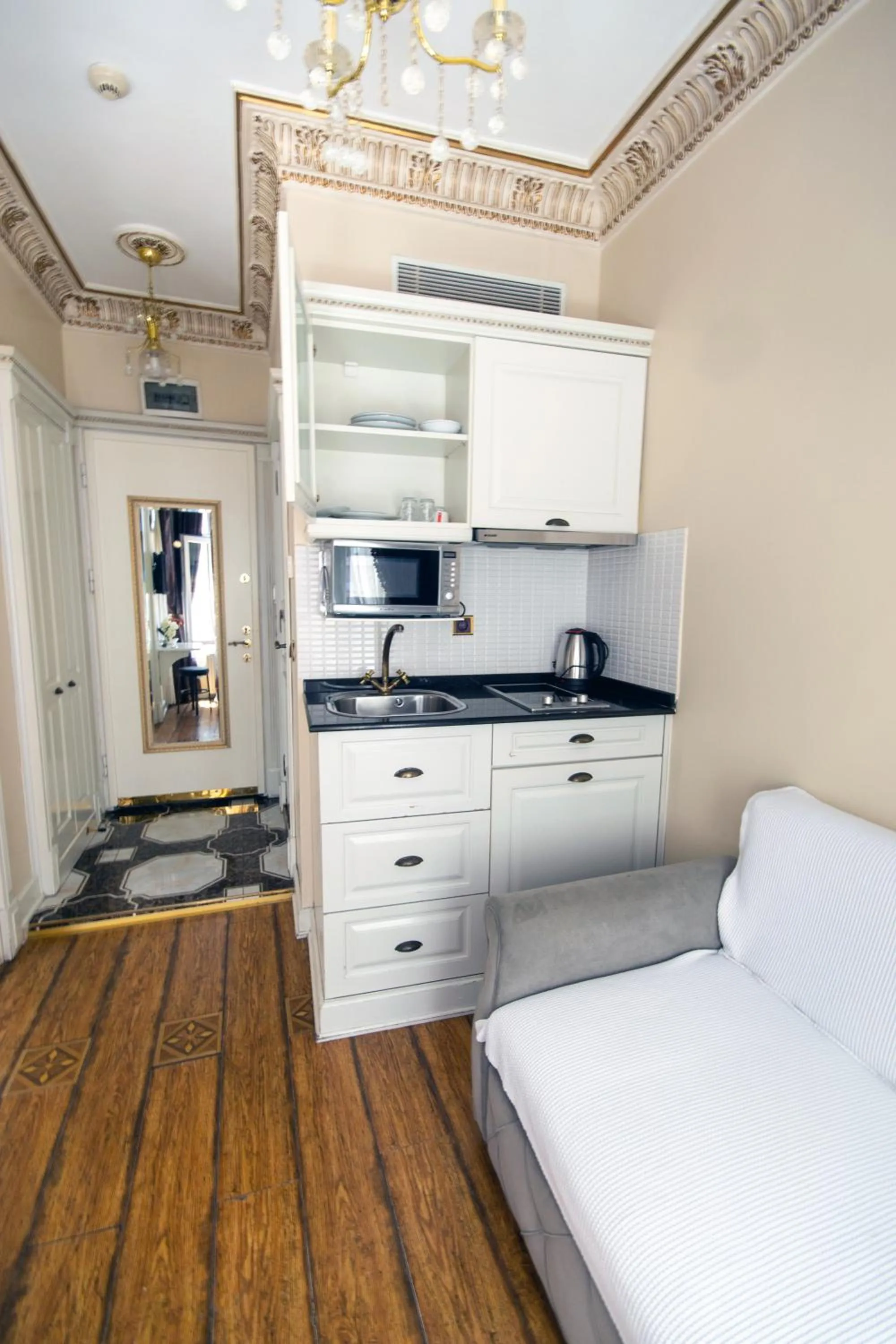 Kitchen or kitchenette, Bed in IQ Hotel