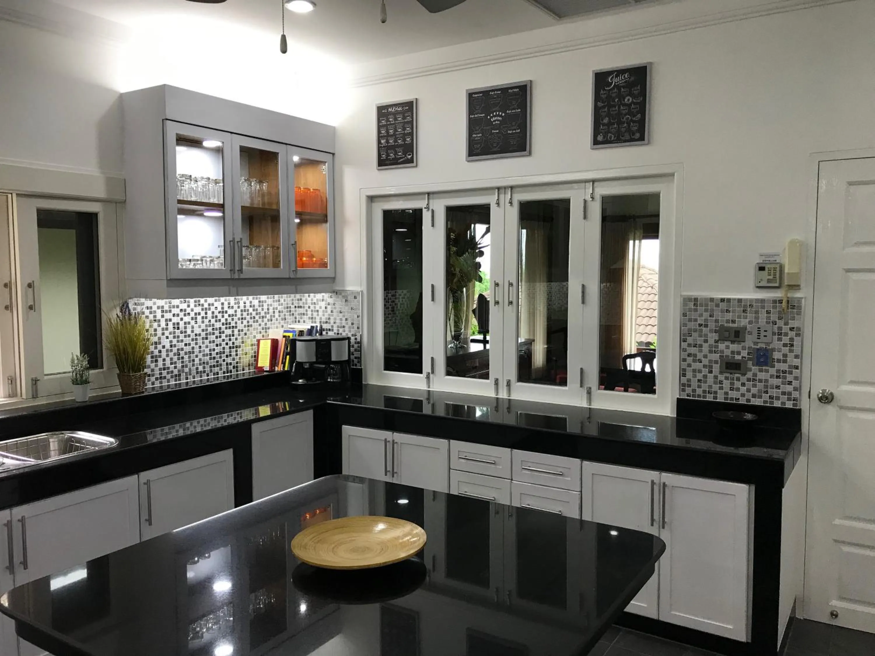 Kitchen or kitchenette in Villa Oriole