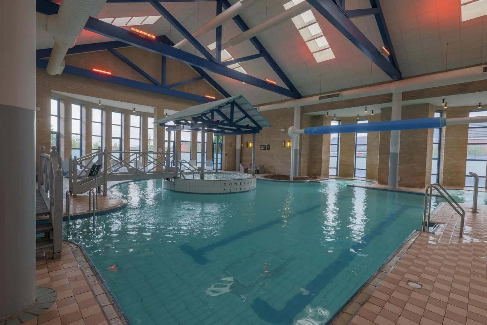 Swimming pool in Gloucester Robinswood Hotel, BW Signature Collection