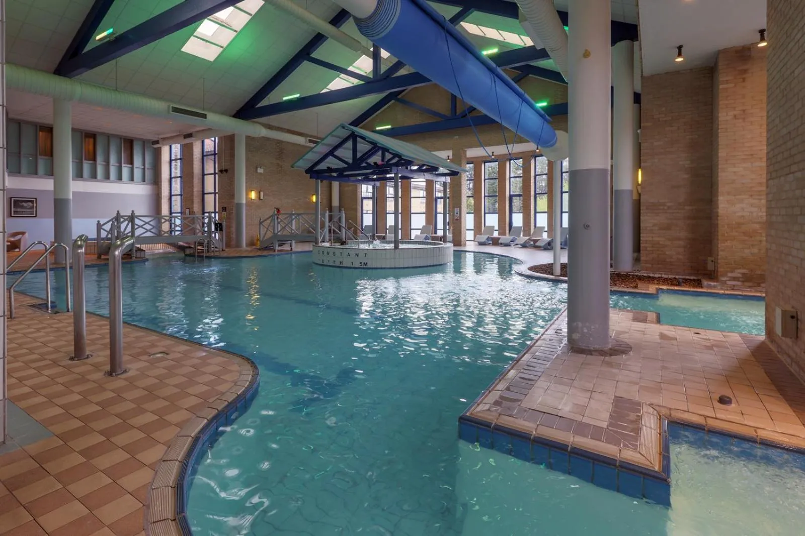 Swimming pool in Gloucester Robinswood Hotel, BW Signature Collection