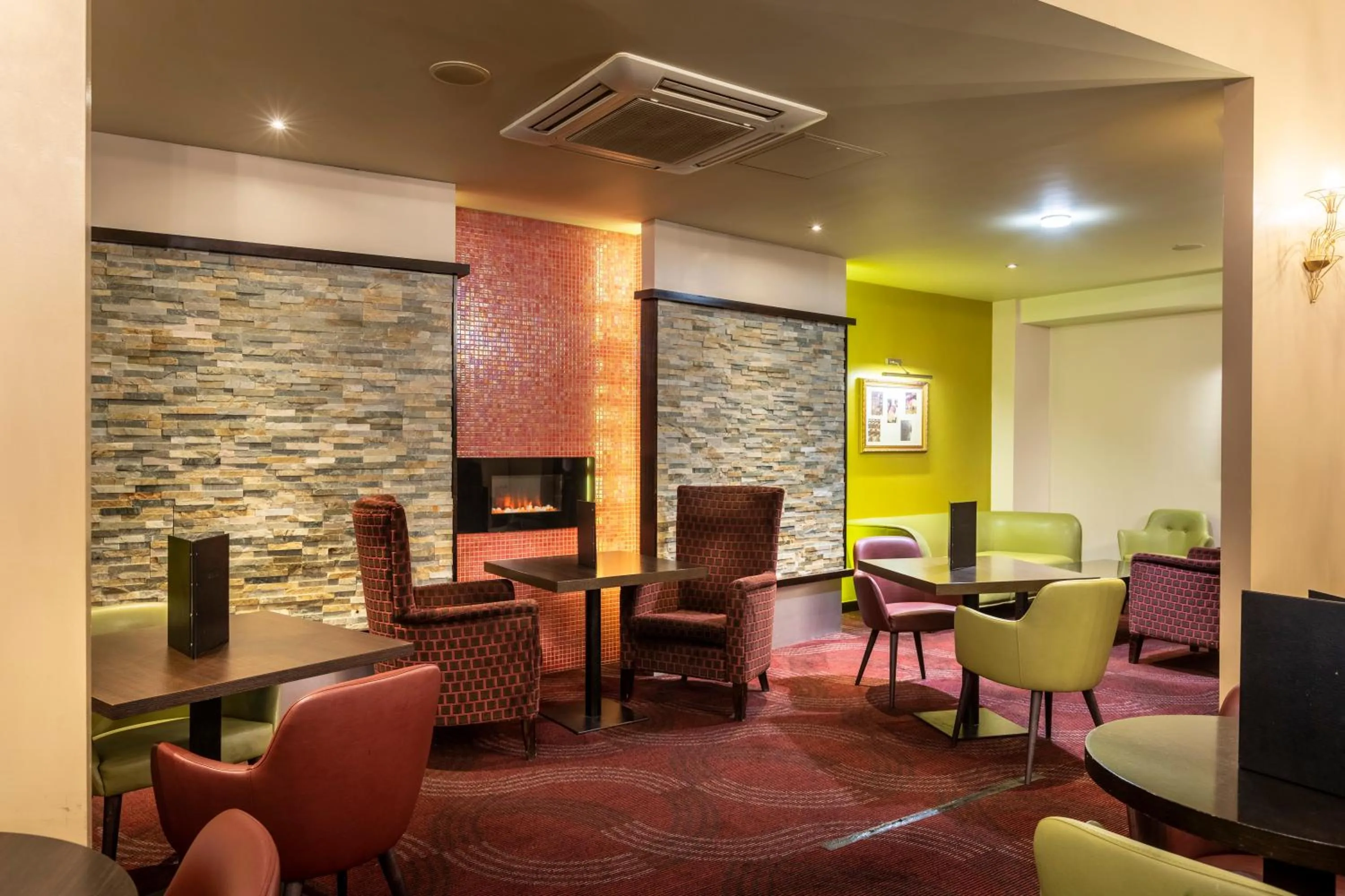 Lounge or bar in Gloucester Robinswood Hotel, BW Signature Collection
