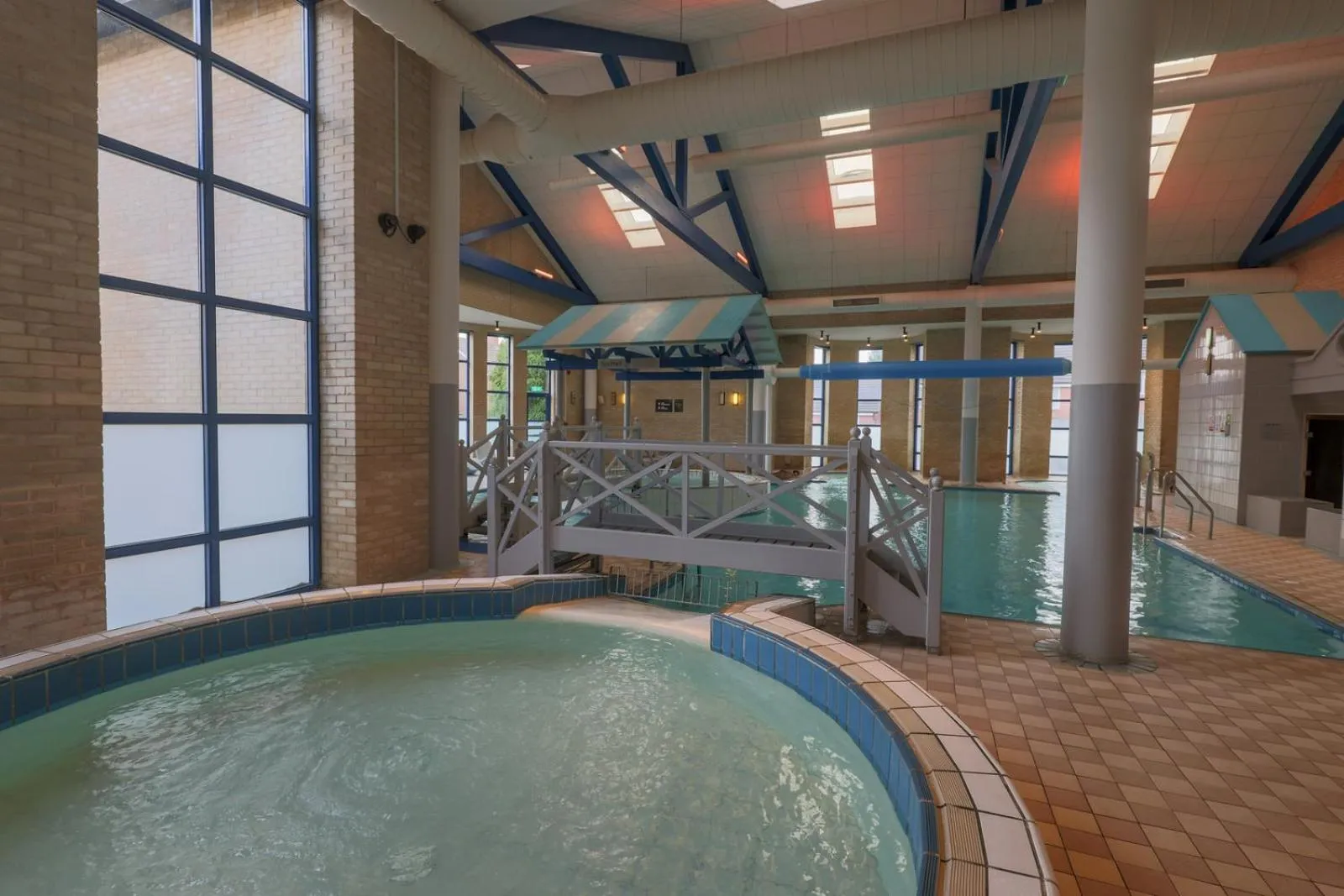 Swimming pool in Gloucester Robinswood Hotel, BW Signature Collection