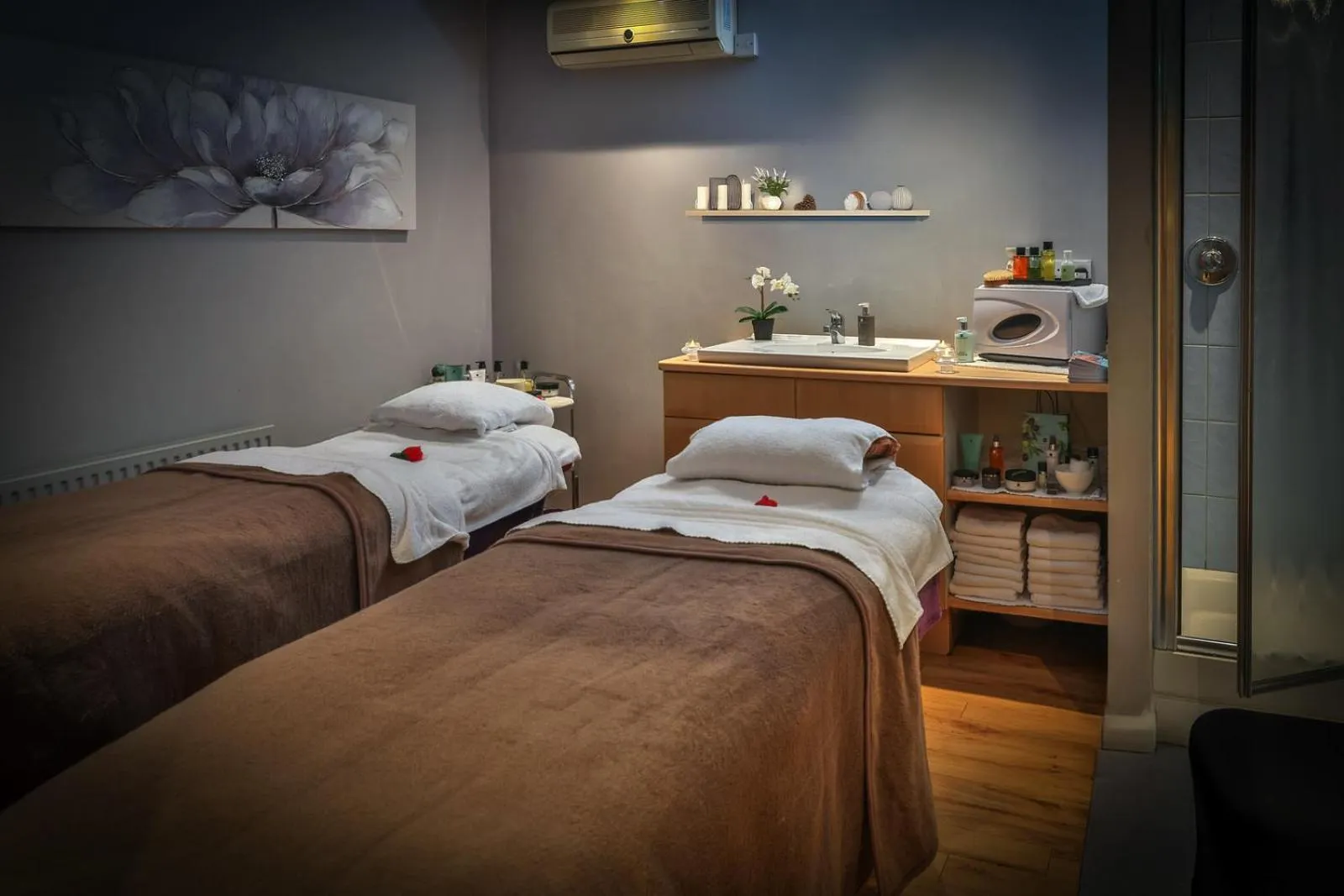 Massage, Bed in Gloucester Robinswood Hotel, BW Signature Collection