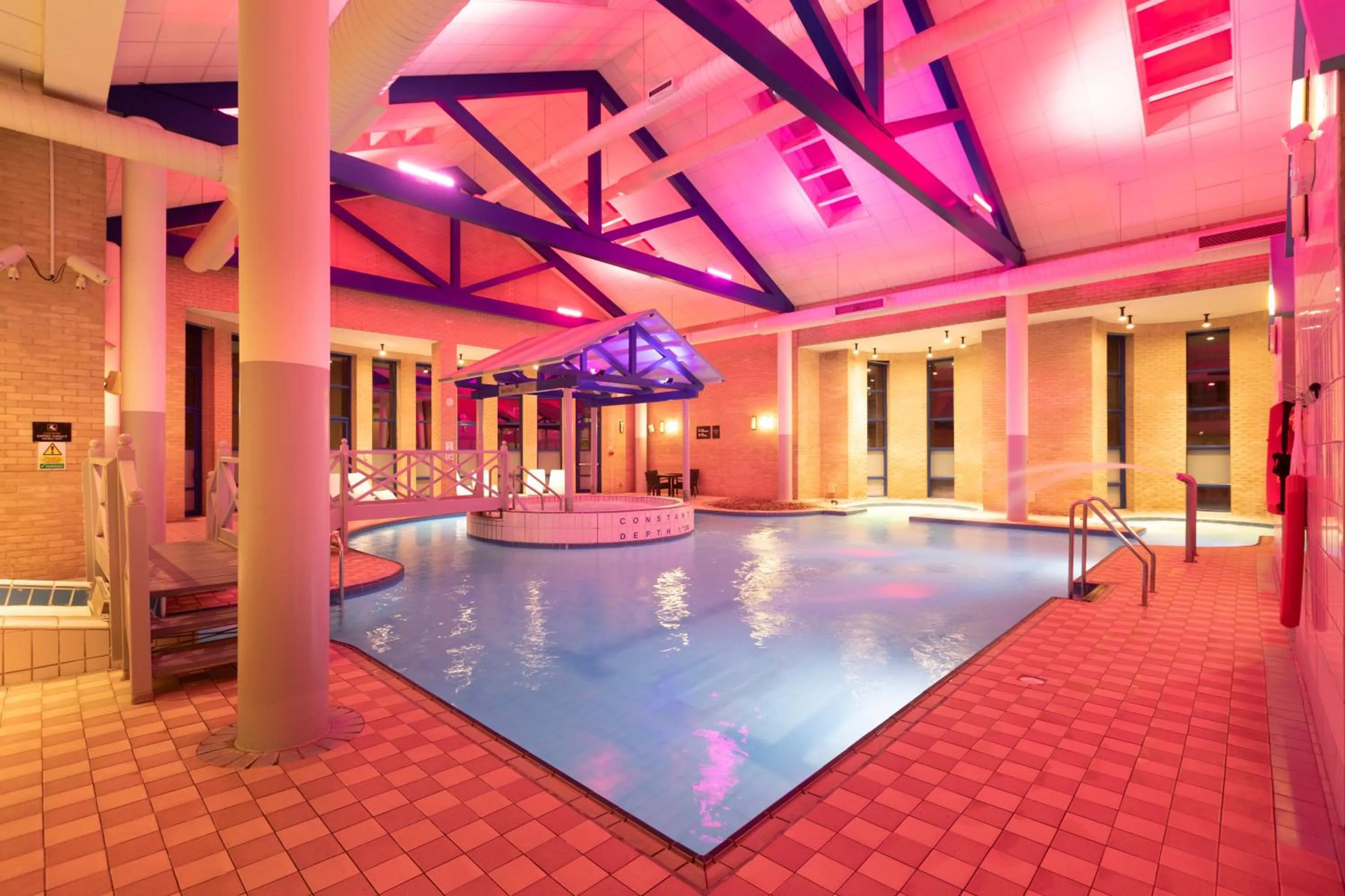 Swimming pool in Gloucester Robinswood Hotel, BW Signature Collection