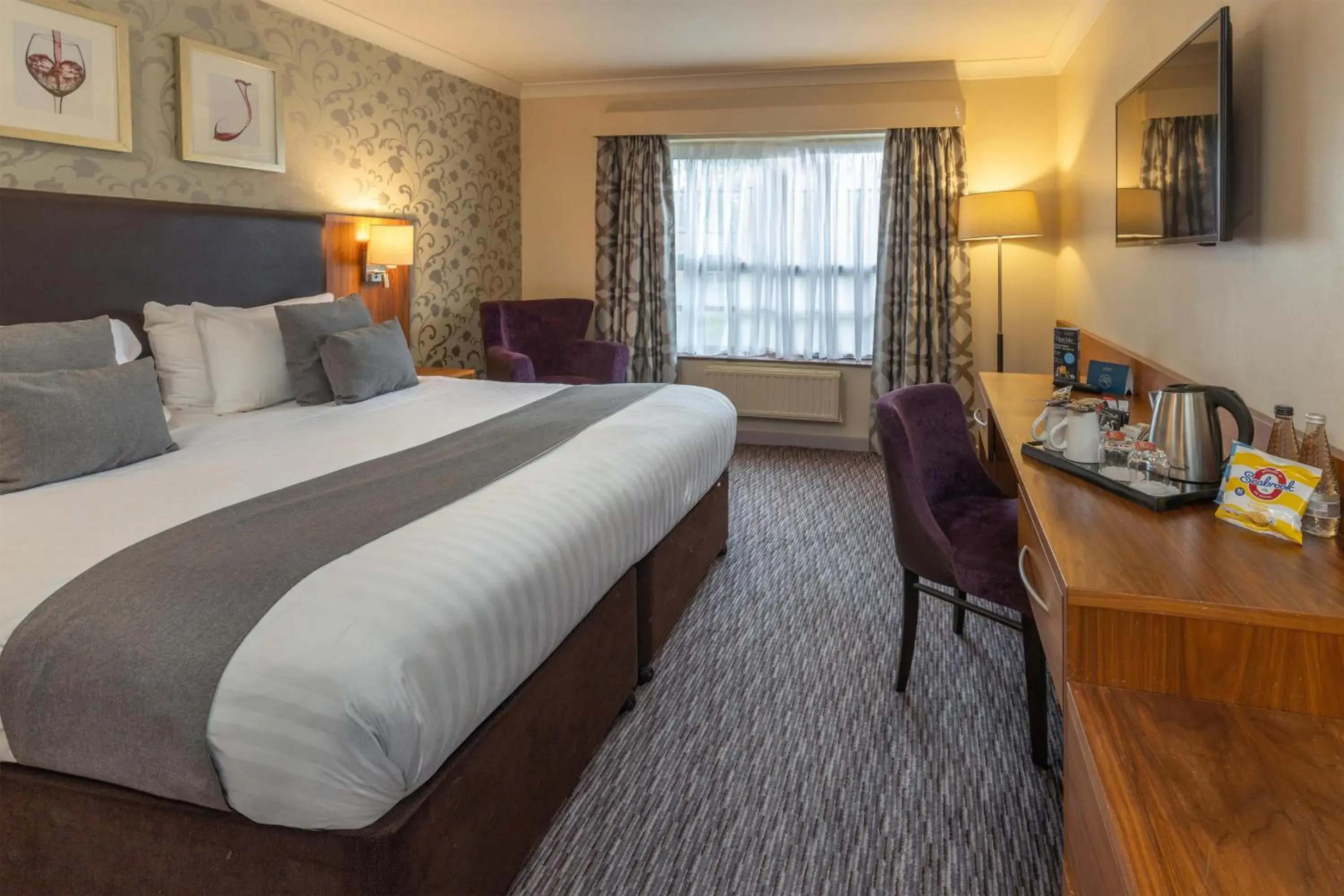 Bedroom, Bed in Gloucester Robinswood Hotel, BW Signature Collection Bedroom, Bed in Gloucester Robinswood Hotel, BW Signature Collection