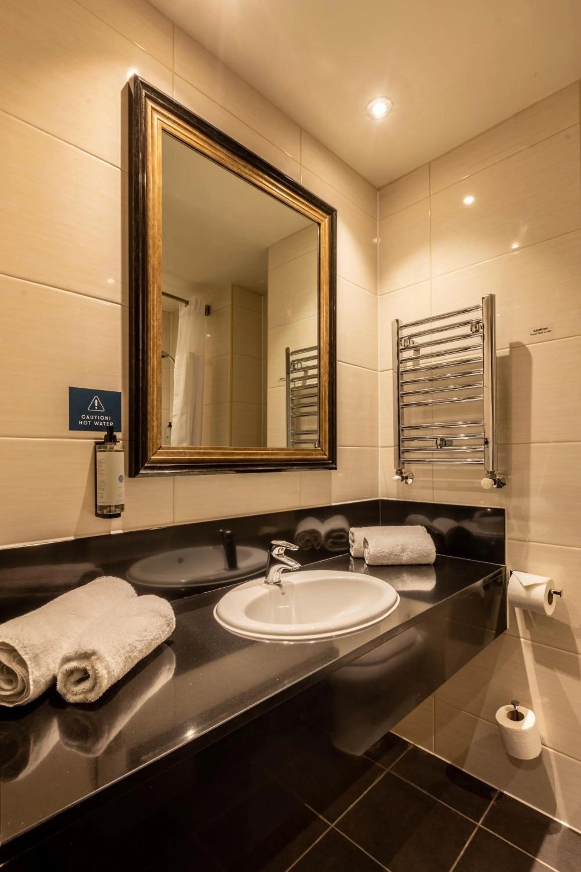 Bathroom in Gloucester Robinswood Hotel, BW Signature Collection