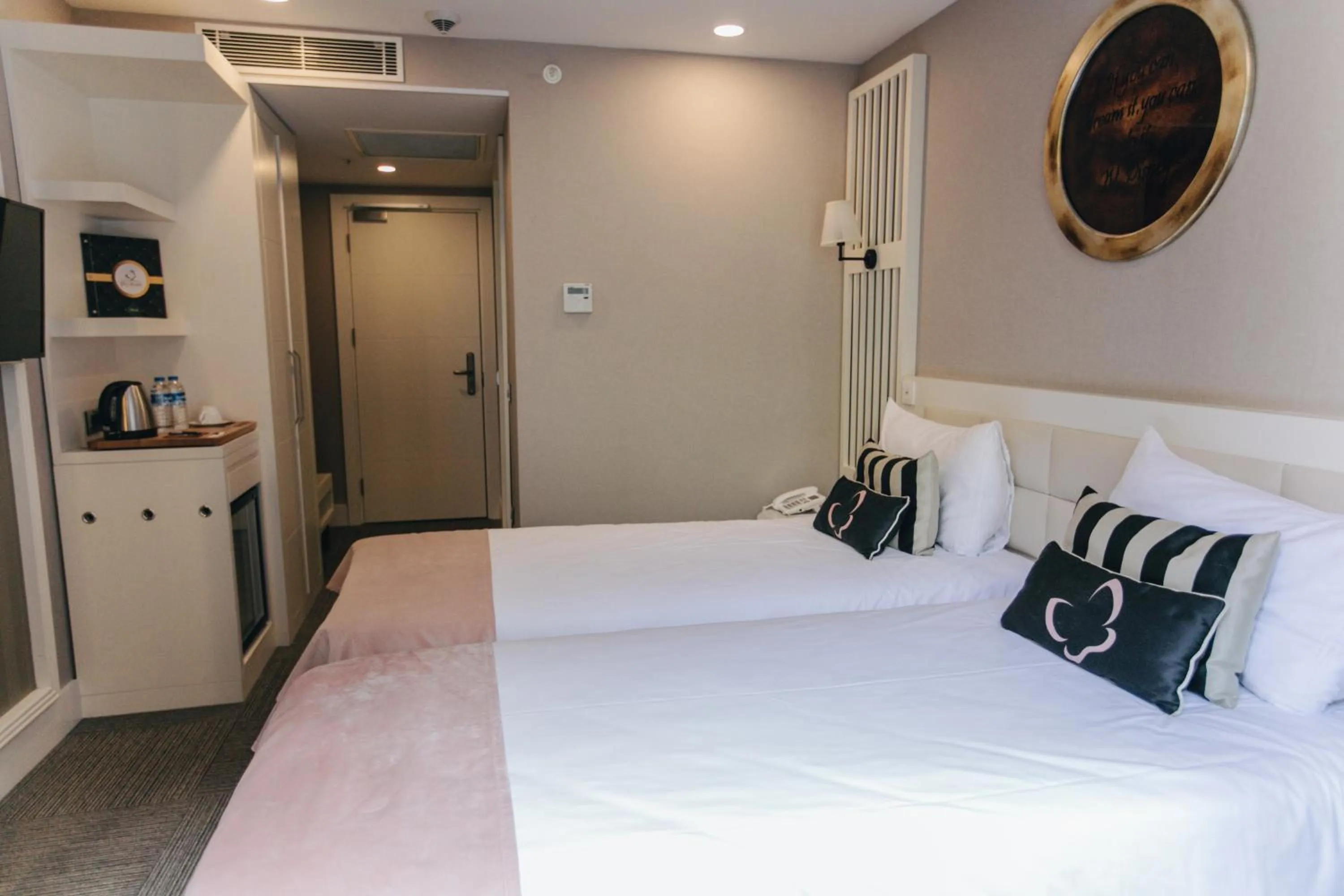 Photo of the whole room, Bed in Mia Berre Hotels