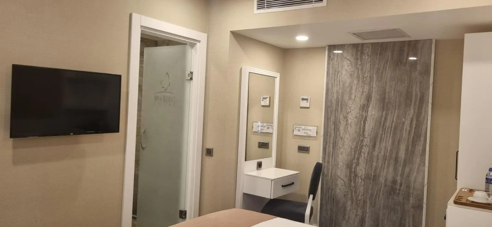 Bedroom in Mia Berre Hotels