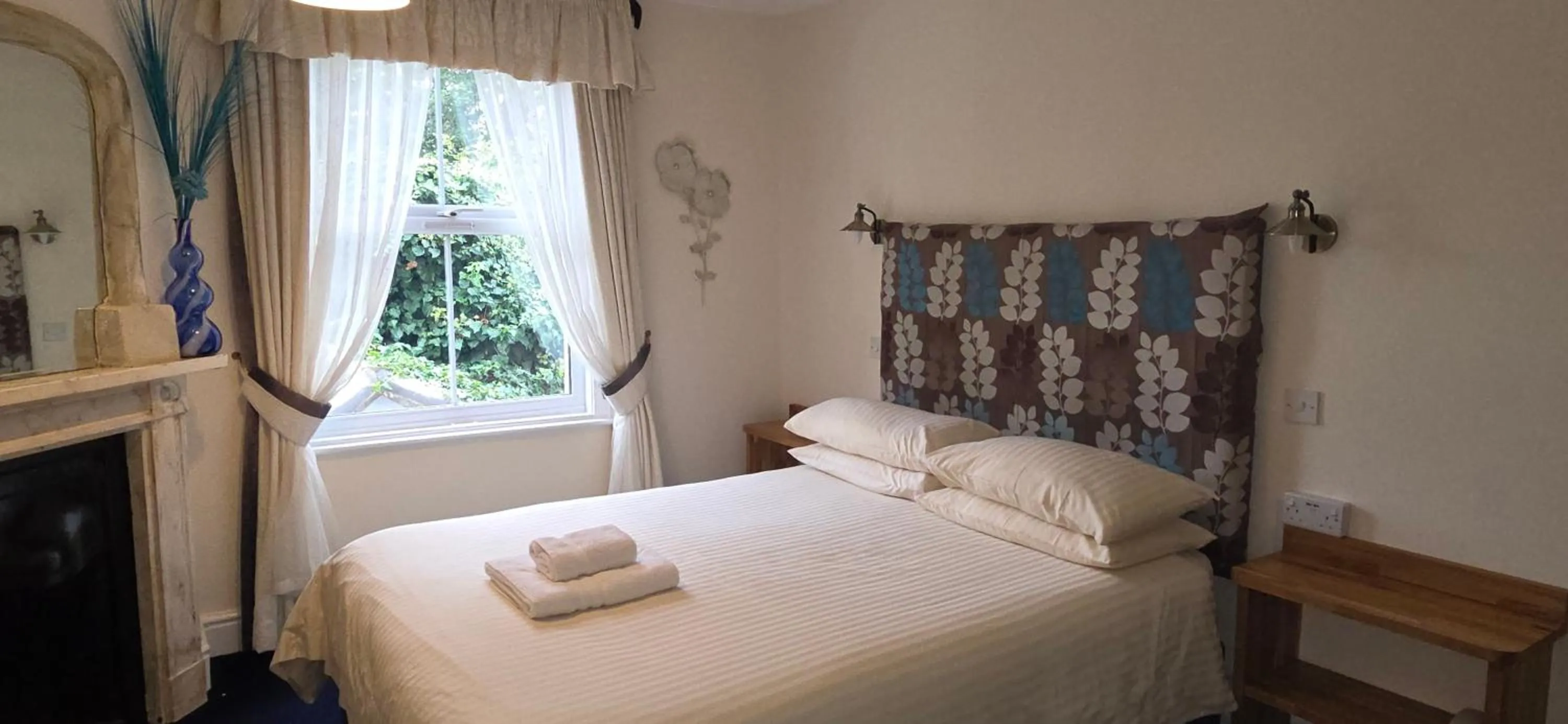 Bedroom, Bed in Edward Hotel