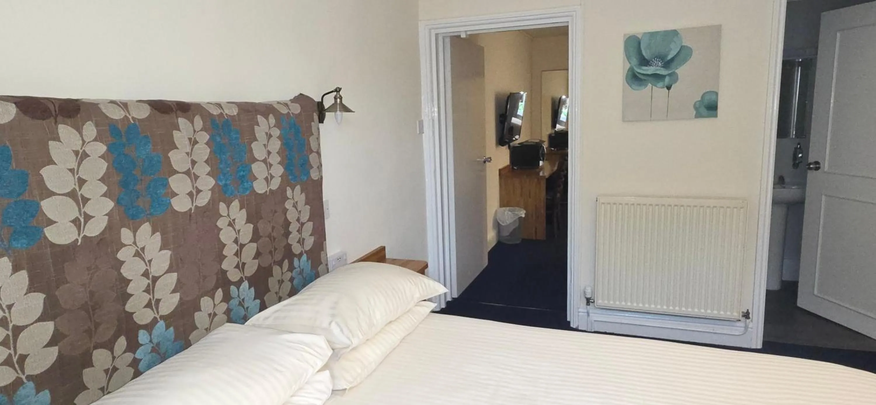 Bedroom, Bed in Edward Hotel