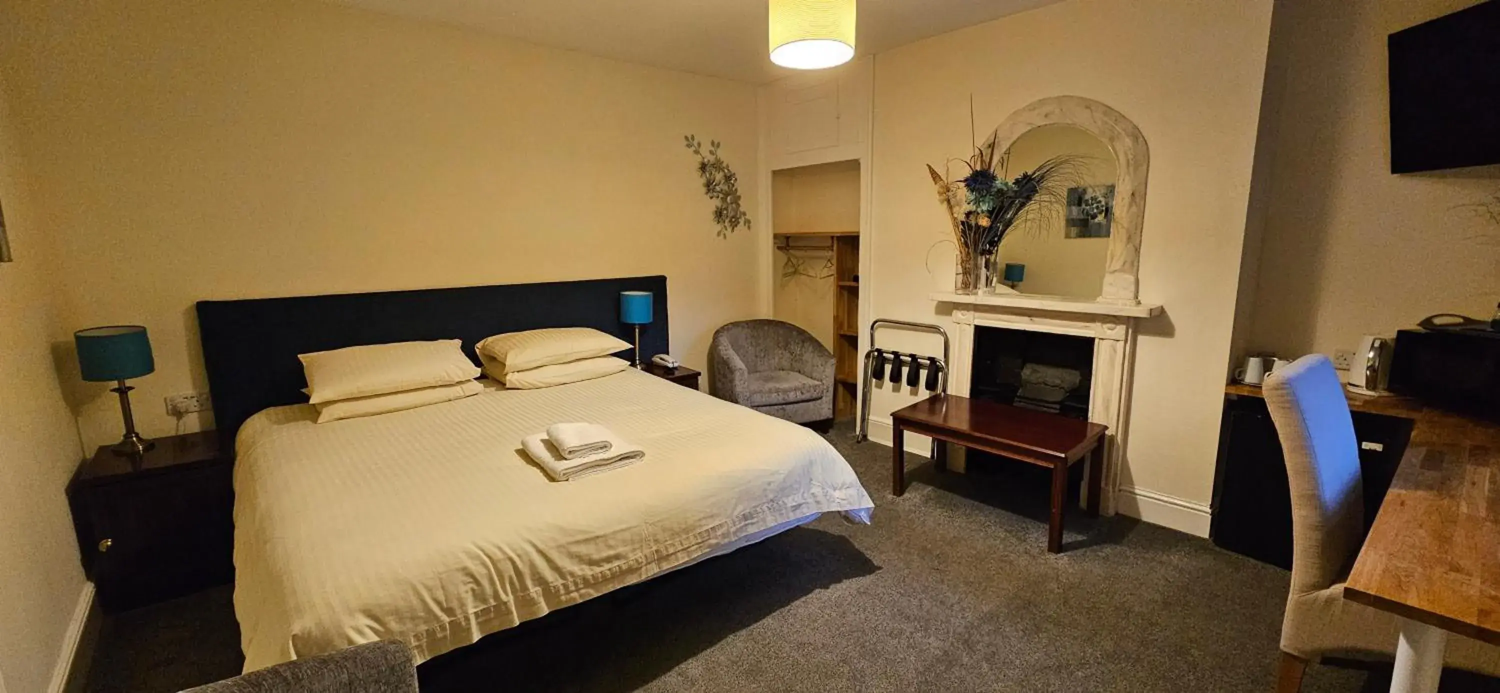 Bedroom, Bed in Edward Hotel Bedroom, Bed in Edward Hotel