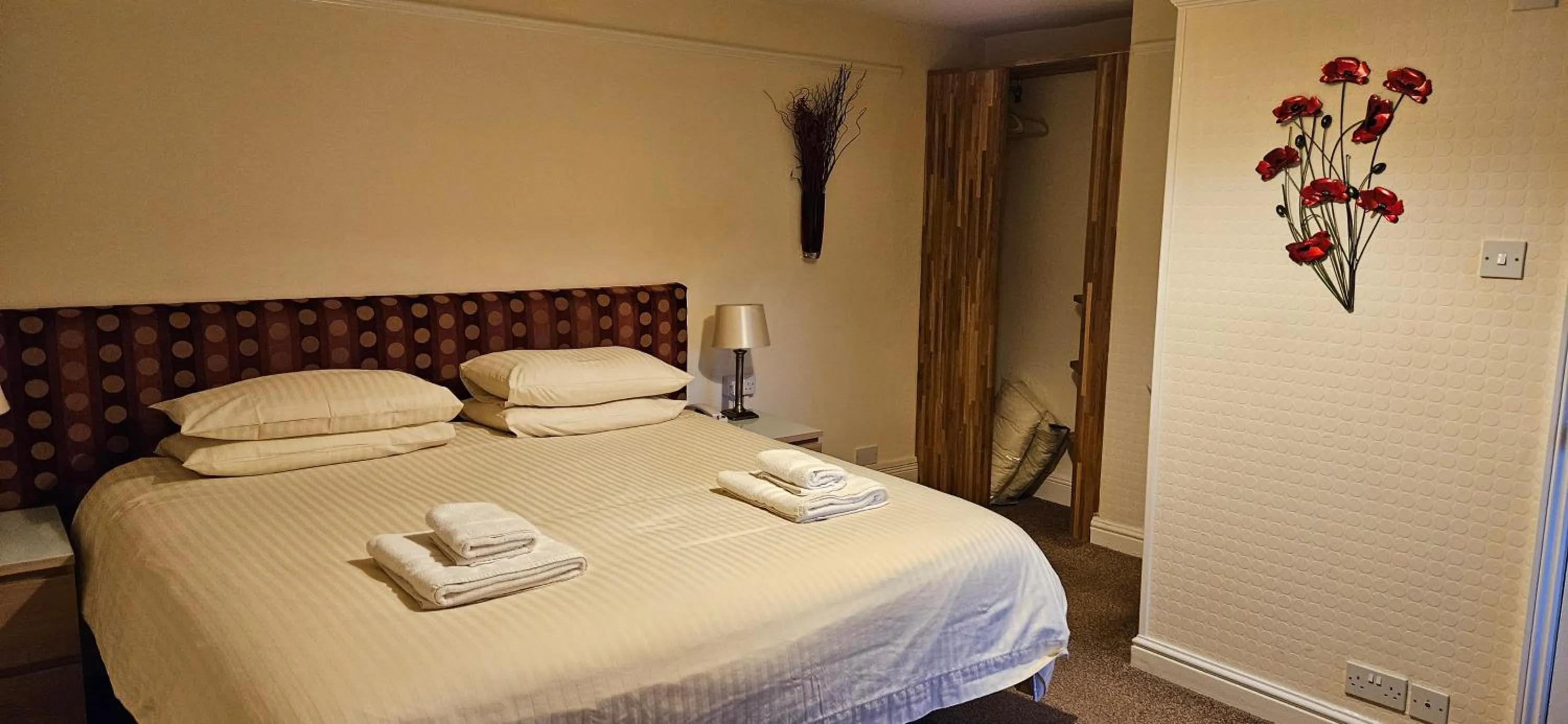 Bedroom, Bed in Edward Hotel