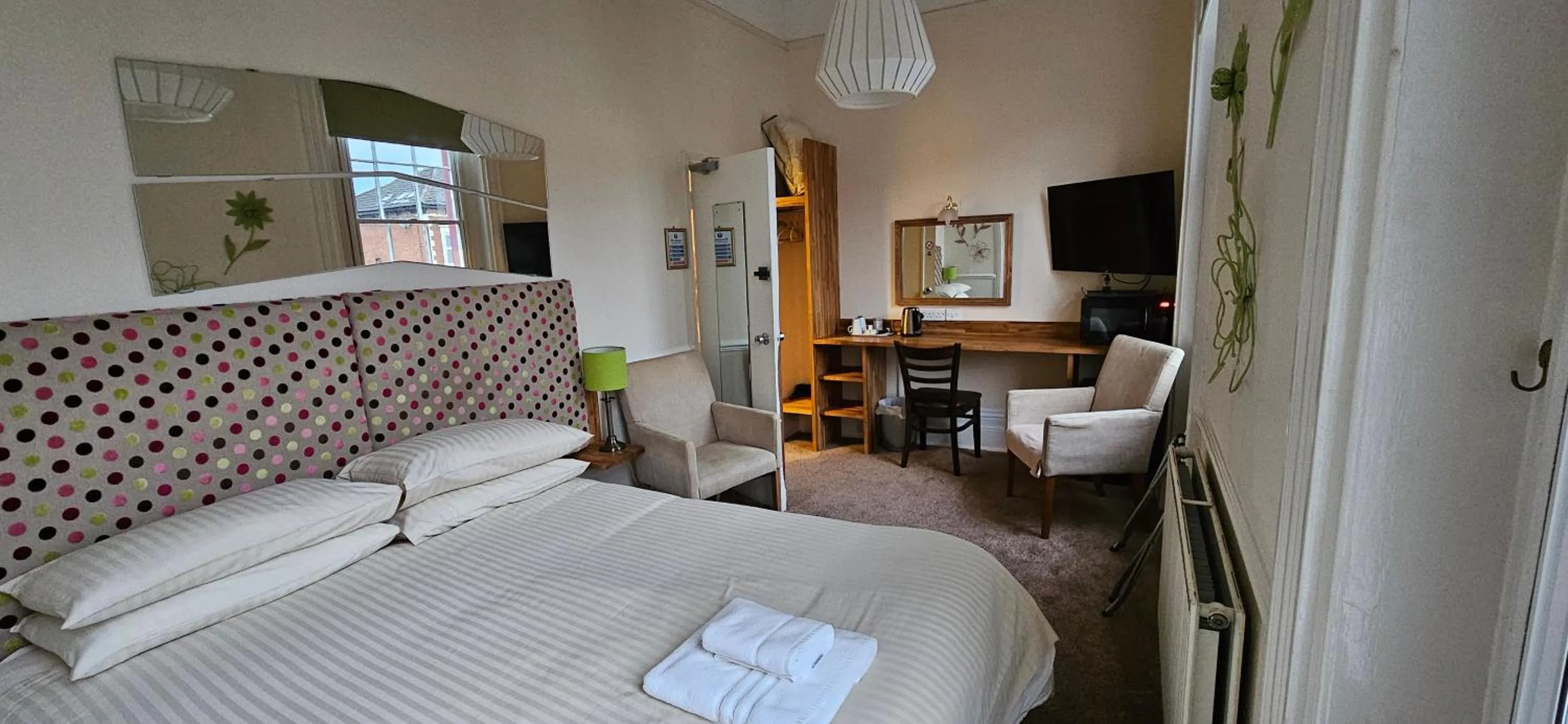 Bedroom, Bed in Edward Hotel