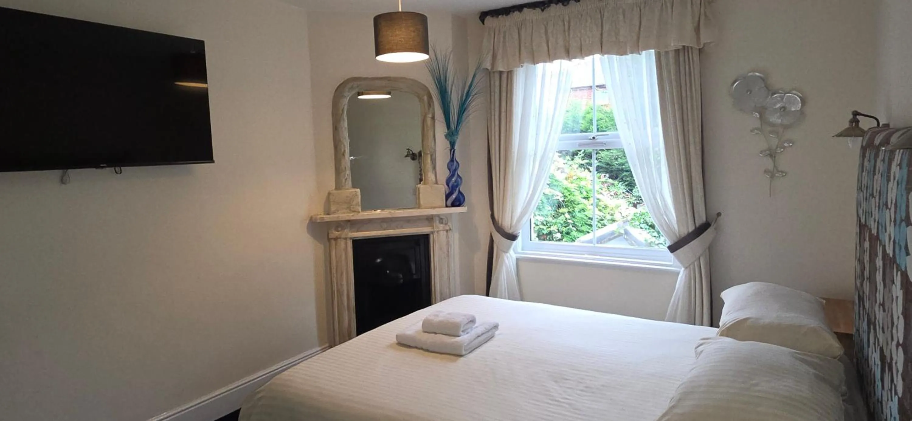 Bedroom, Bed in Edward Hotel