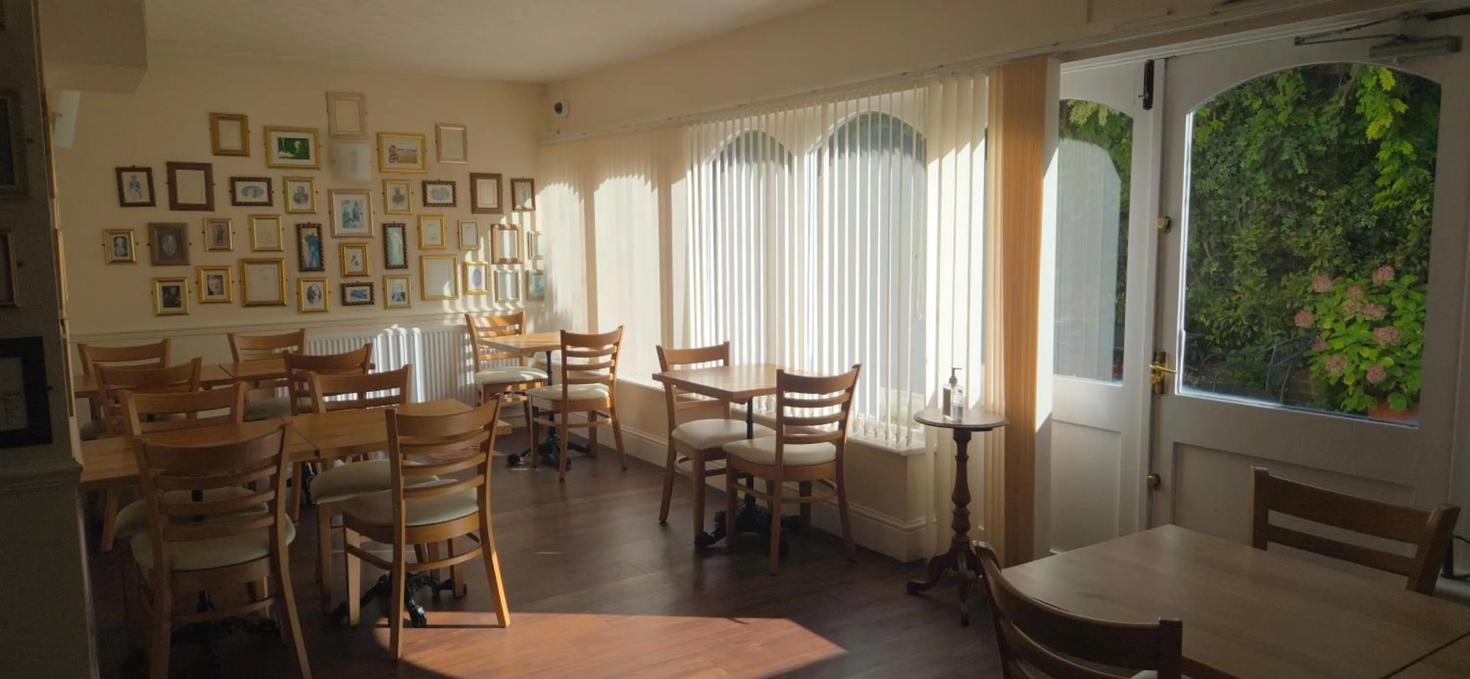 Dining area in Edward Hotel