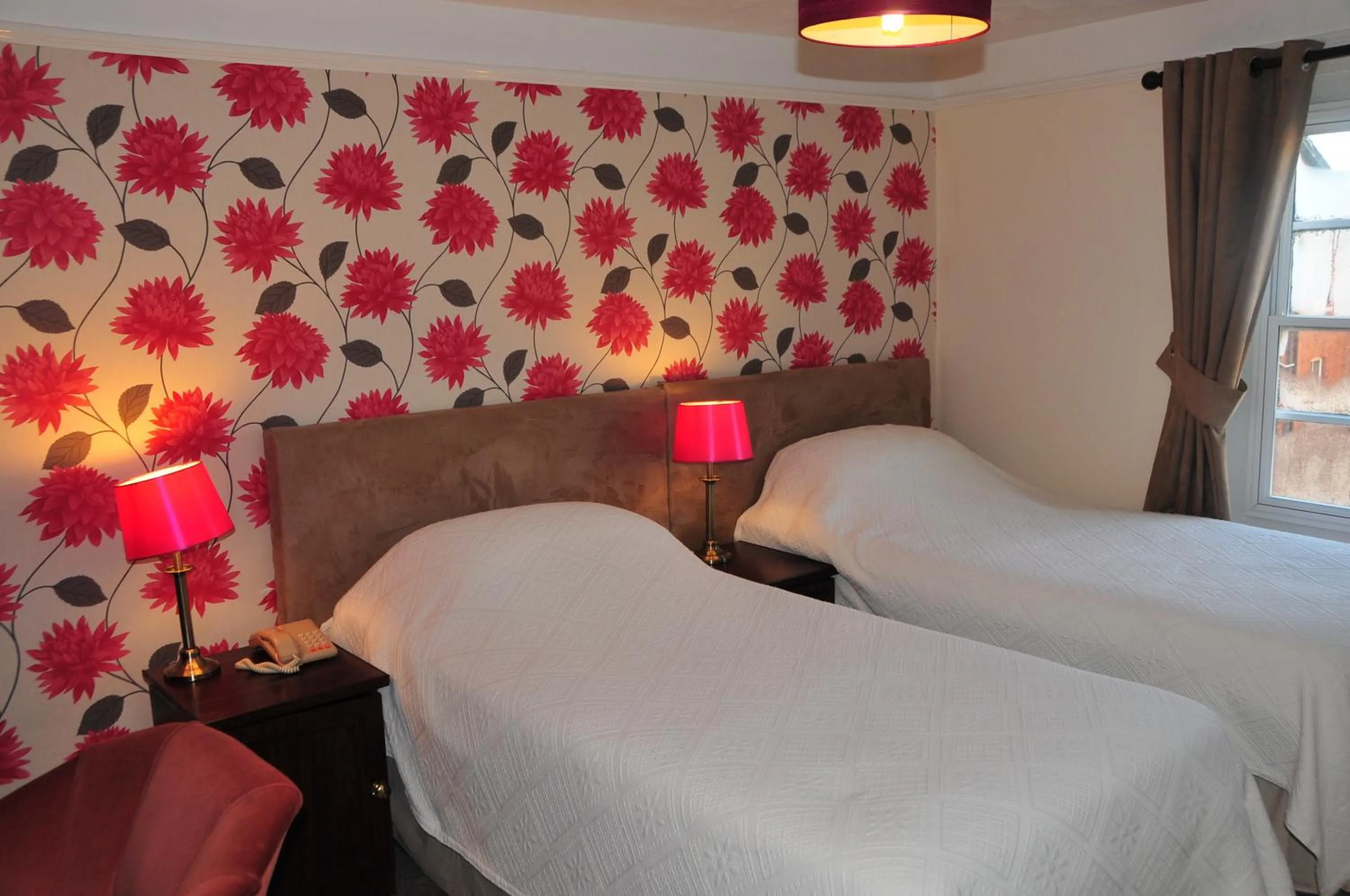 Twin Room in Edward Hotel