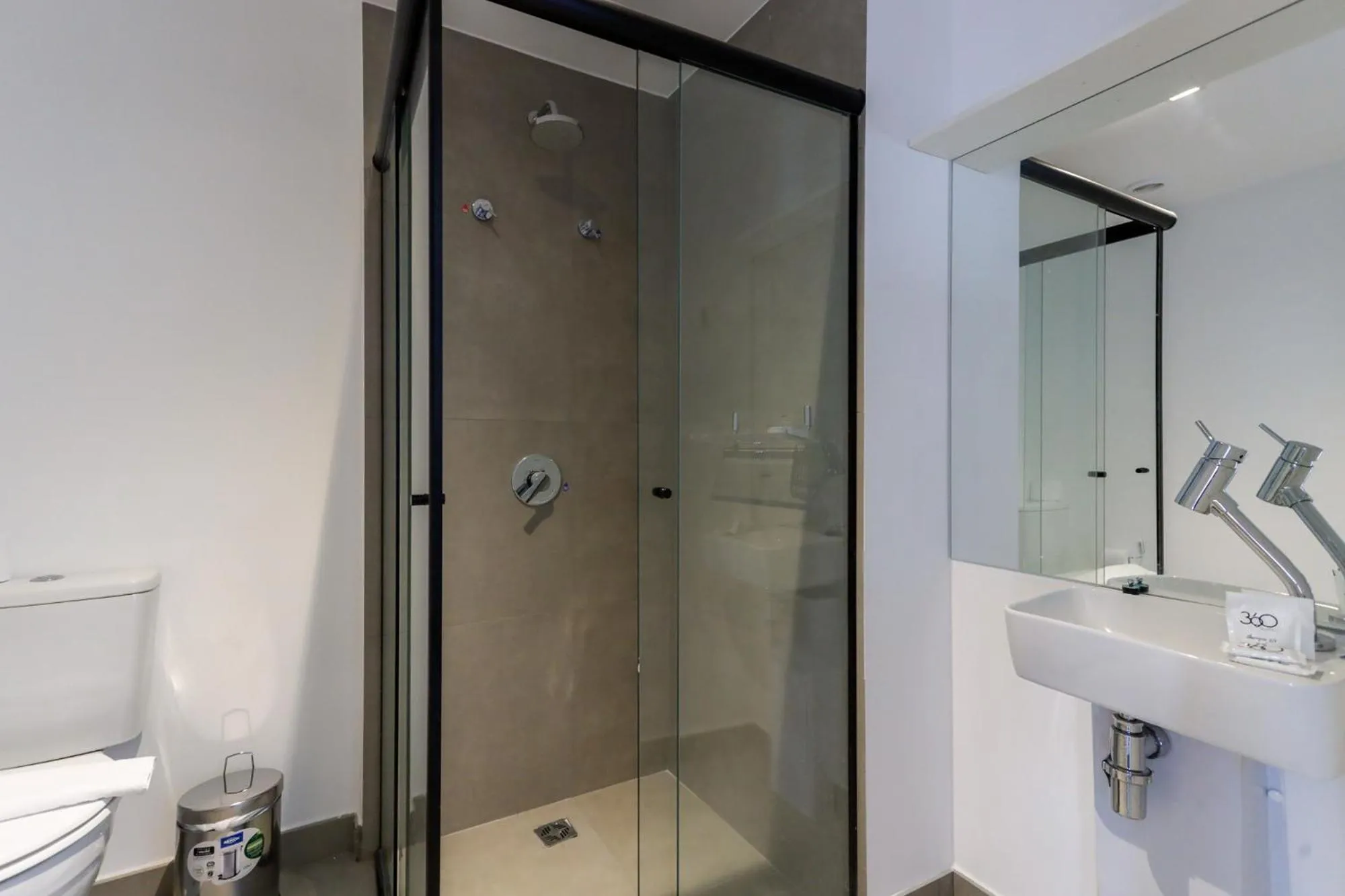 Bathroom in 360 VN Ueno by Housi