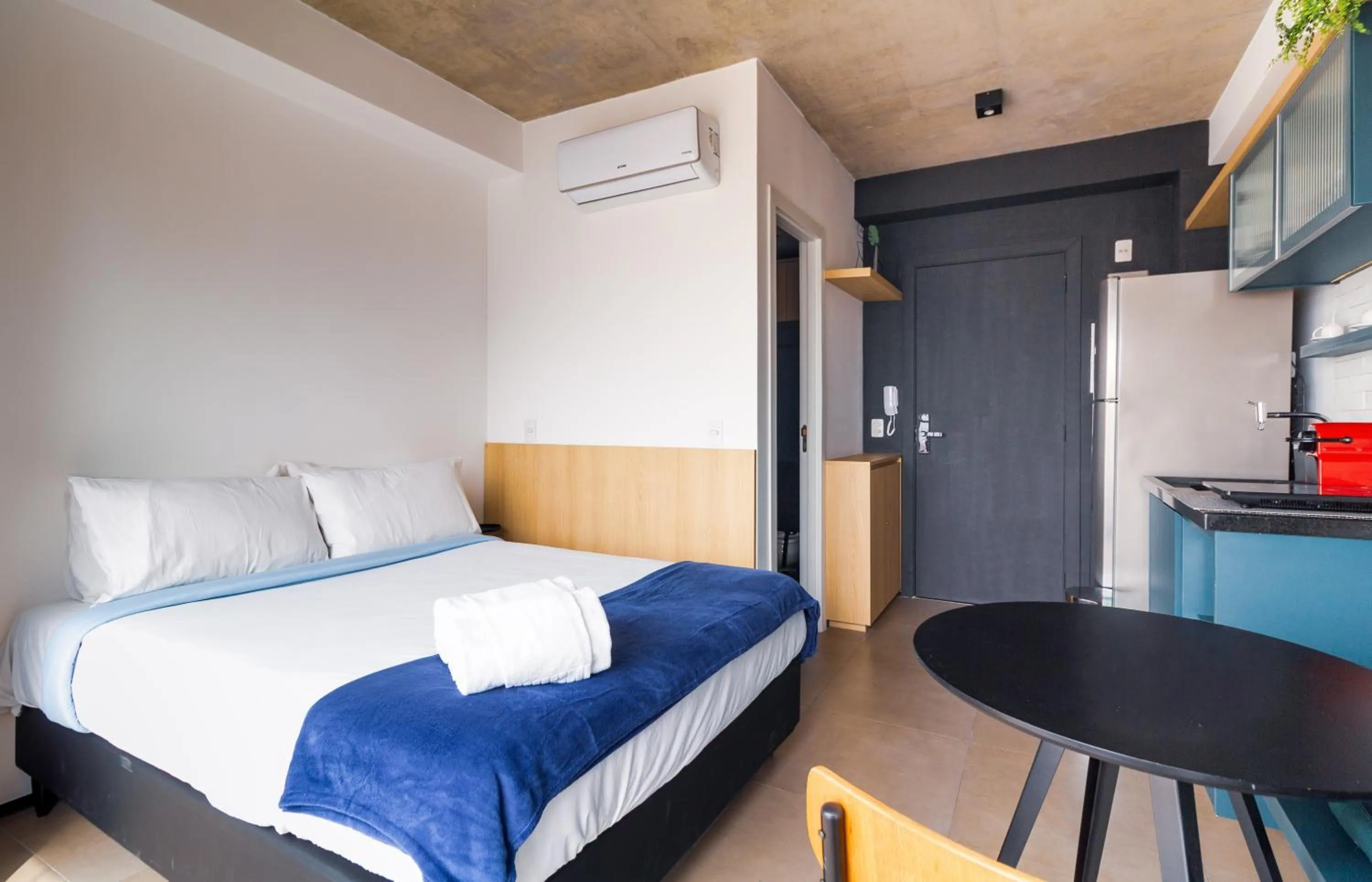 Bedroom, Bed in 360 VN Ueno by Housi