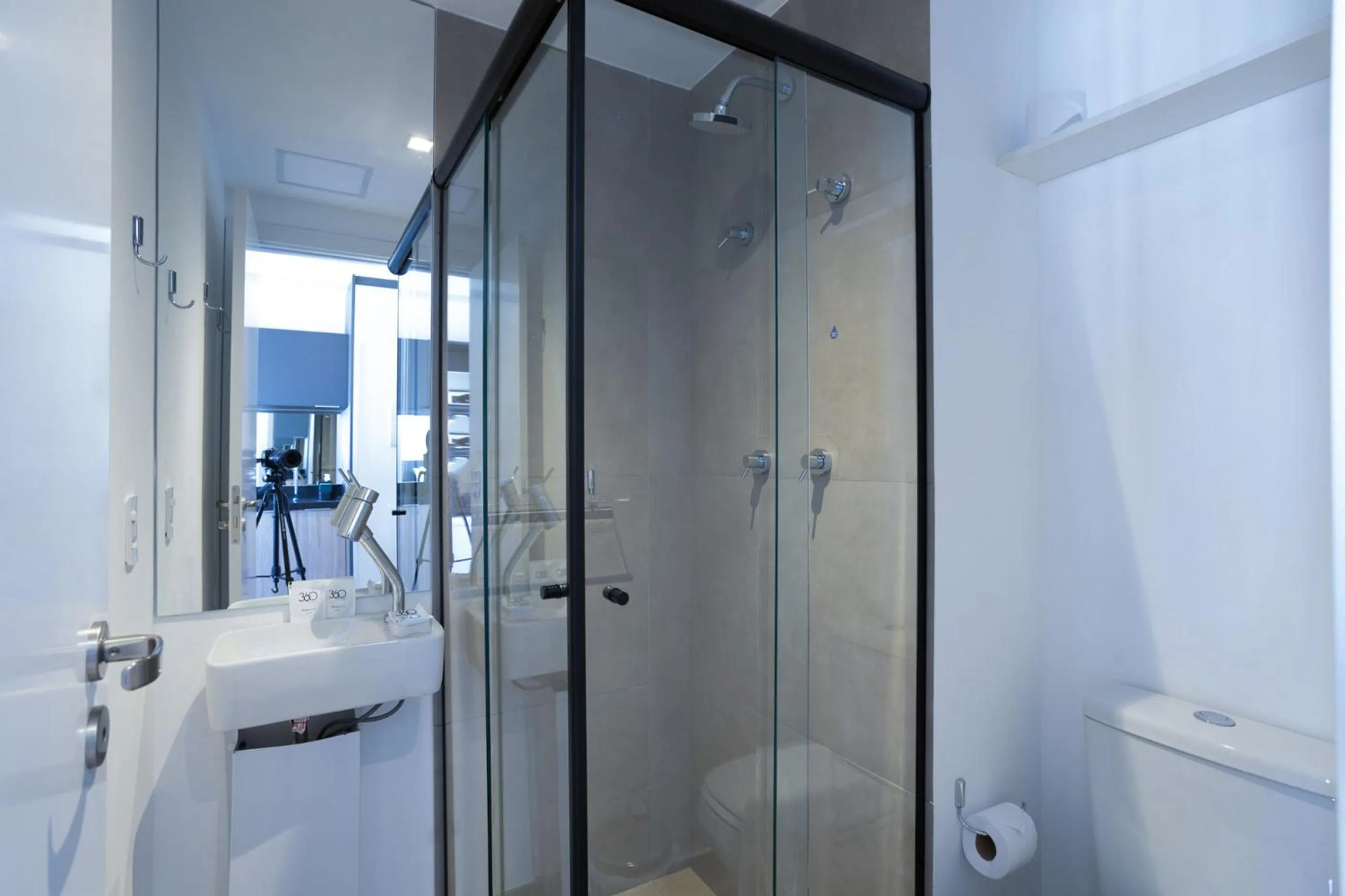 Bathroom in 360 VN Ueno by Housi