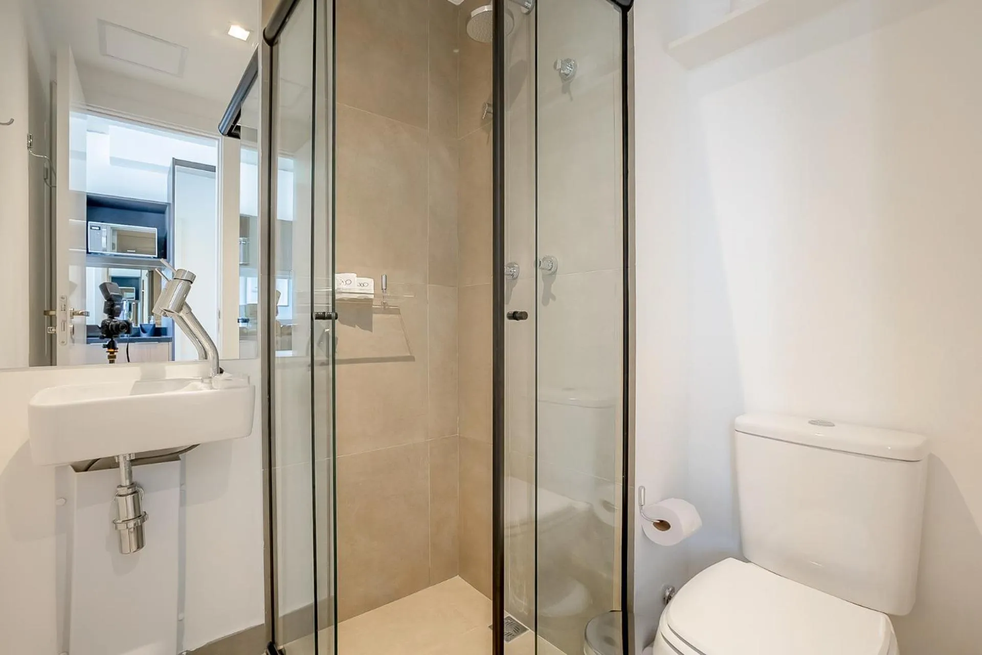 Bathroom in 360 VN Ueno by Housi