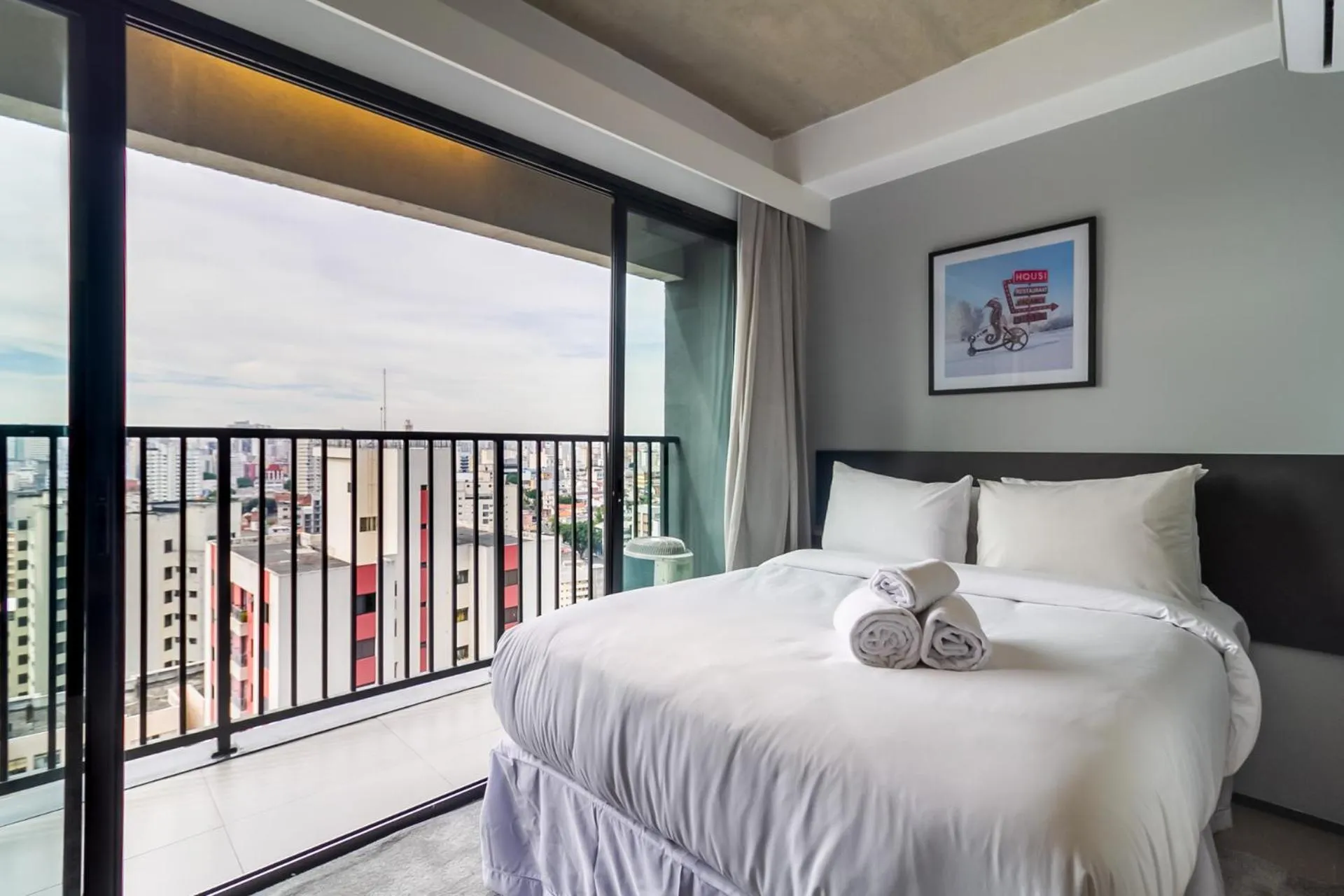 Bed in 360 VN Ueno by Housi