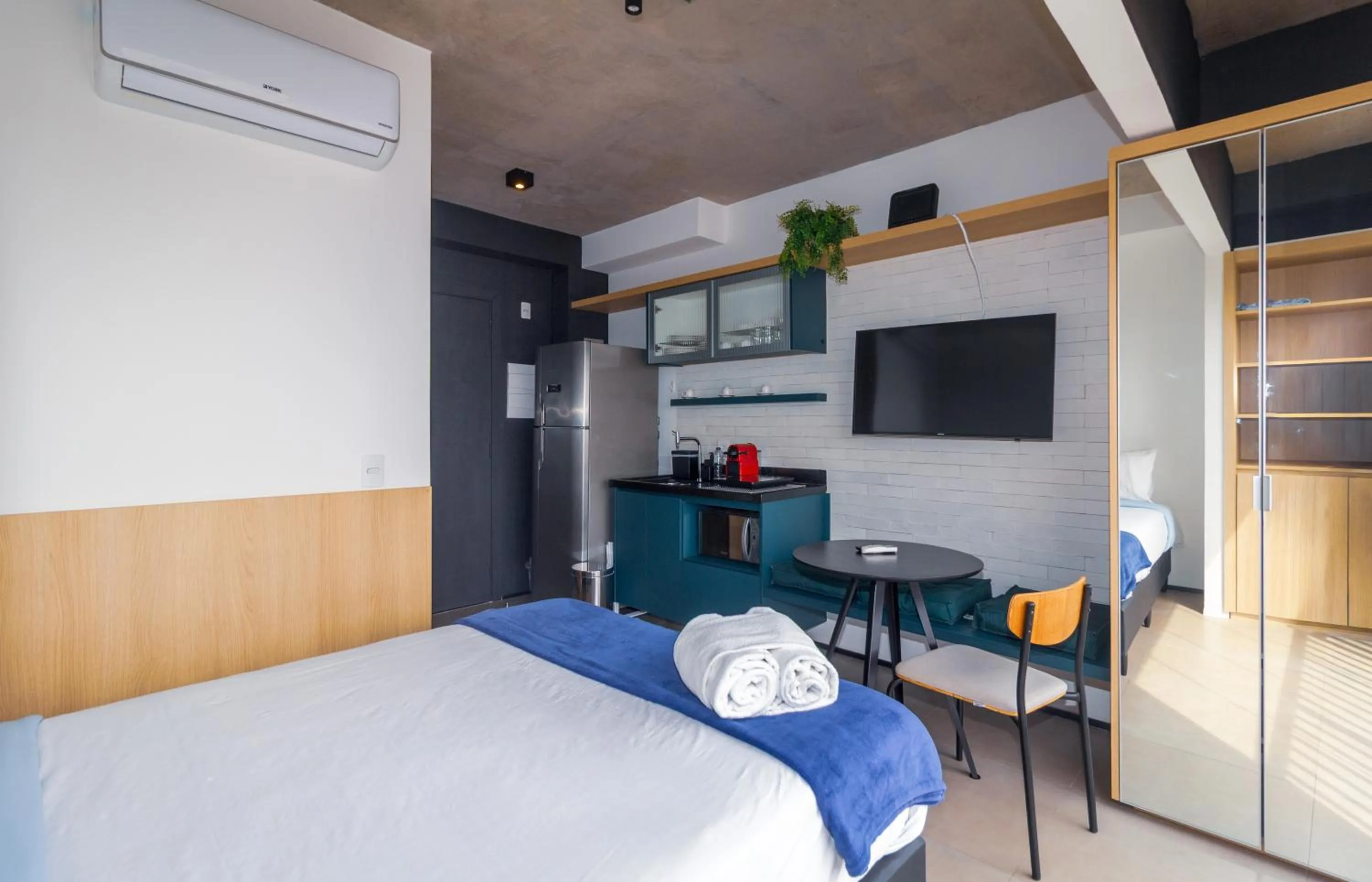 Bedroom, Bed in 360 VN Ueno by Housi