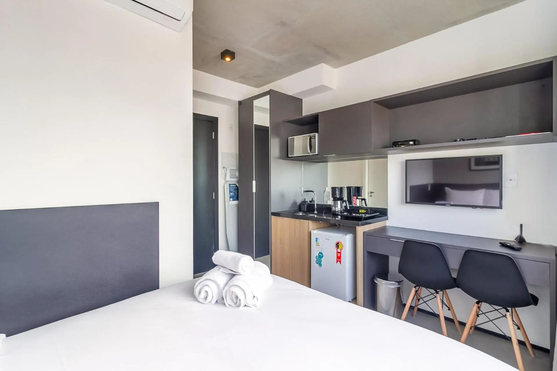 Photo of the whole room in 360 VN Ueno by Housi