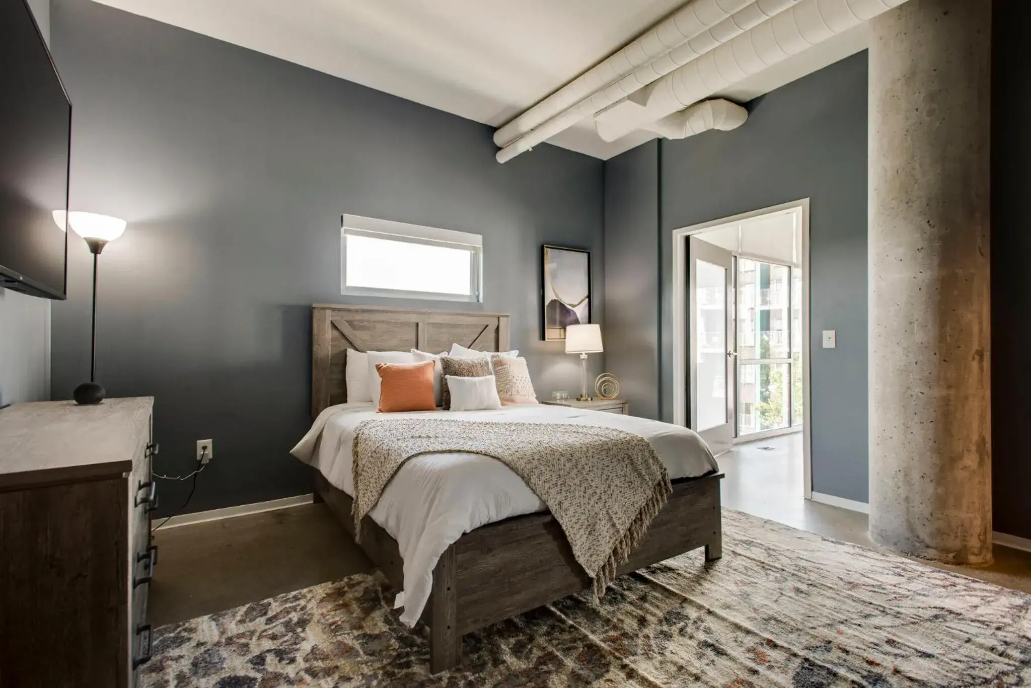 Sleek and Spacious Condo In East! Sleek and Spacious Condo In East!