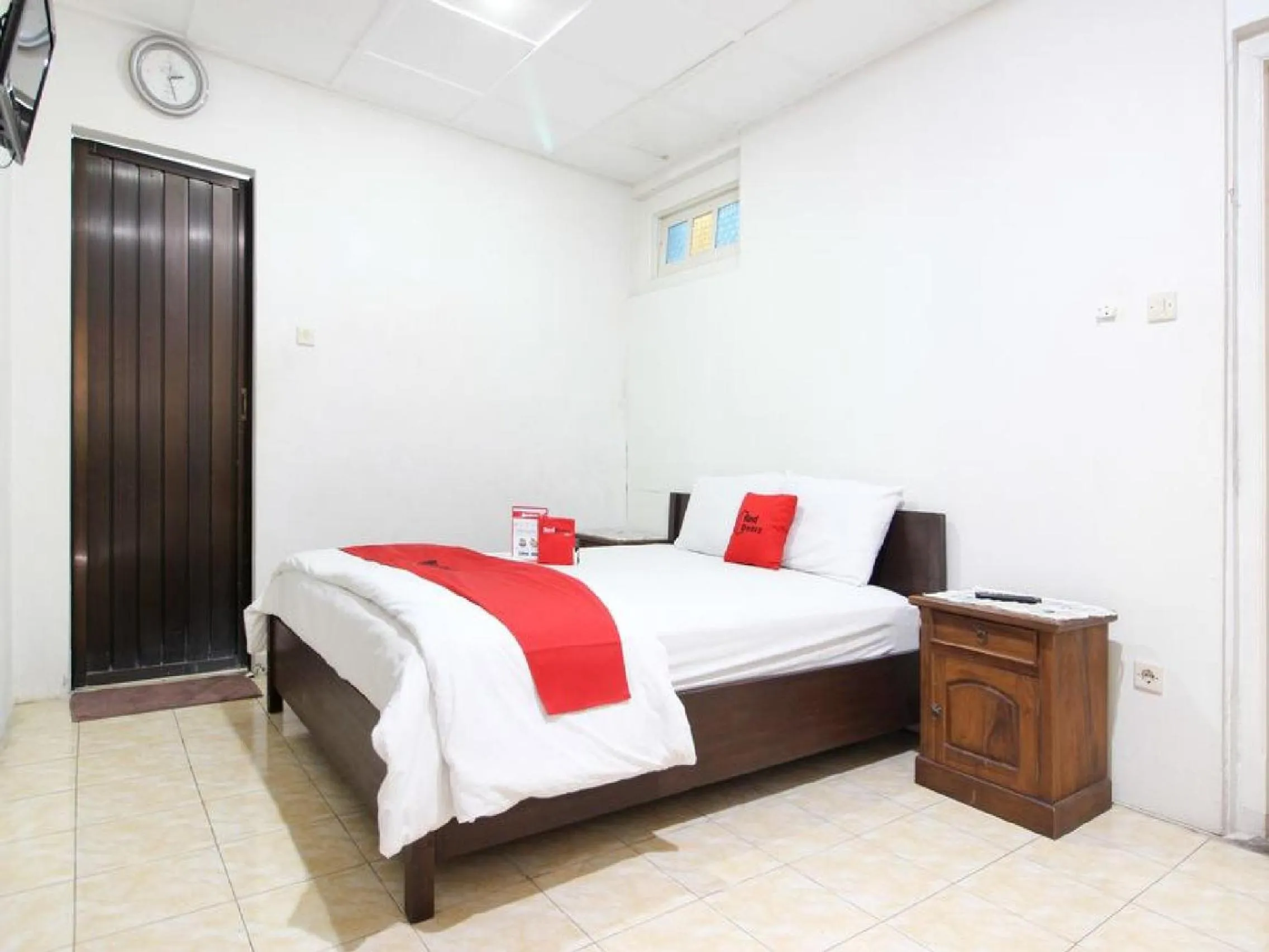 Bedroom, Bed in Reddoorz Syariah near Wijilan Yogyakarta