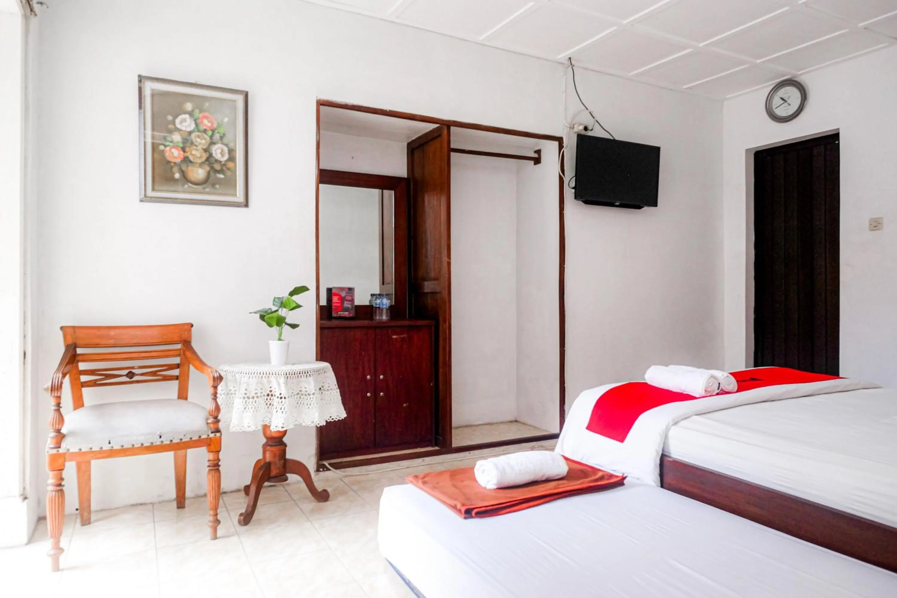 Bedroom, Bed in Reddoorz Syariah near Wijilan Yogyakarta