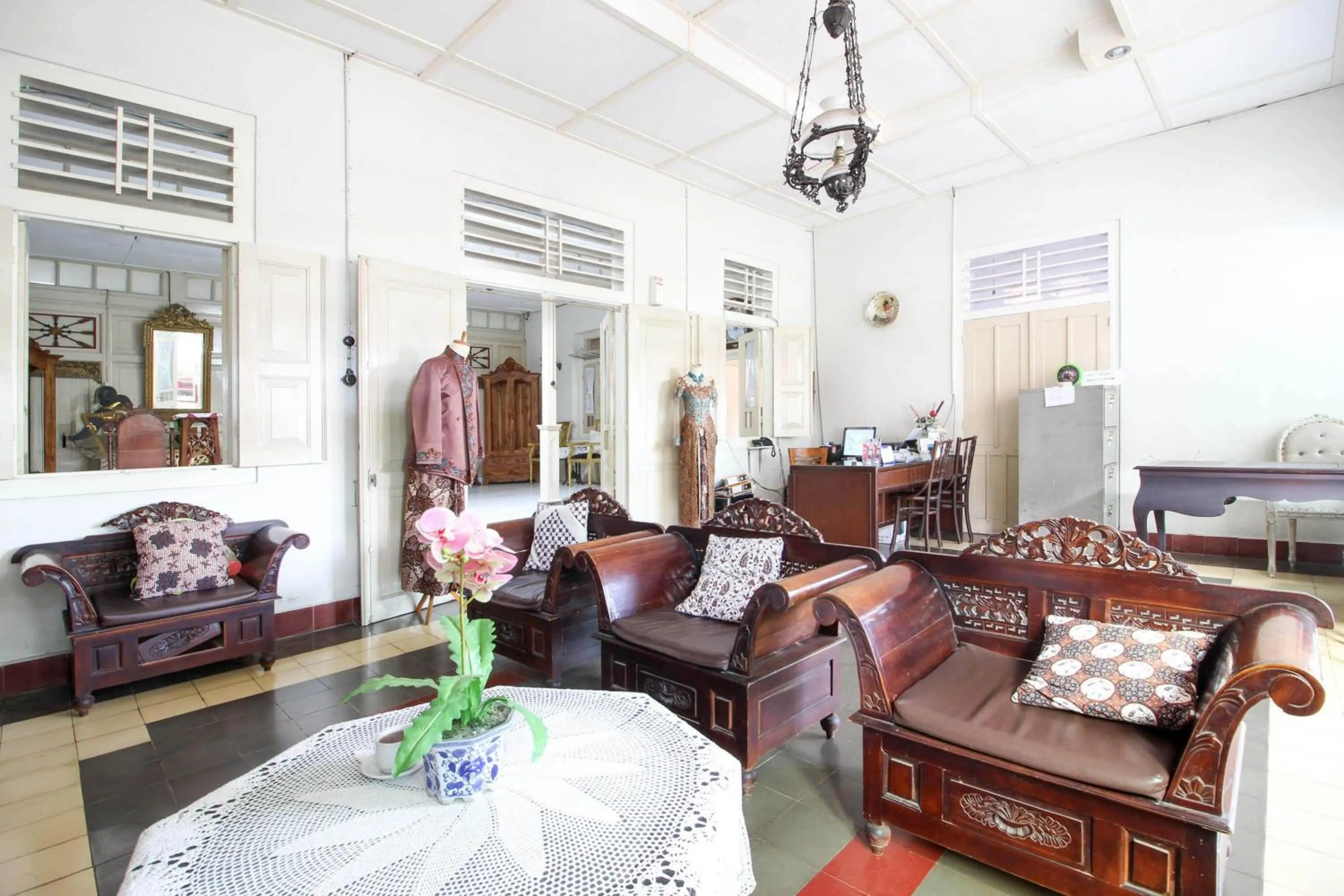 Seating area in Reddoorz Syariah near Wijilan Yogyakarta