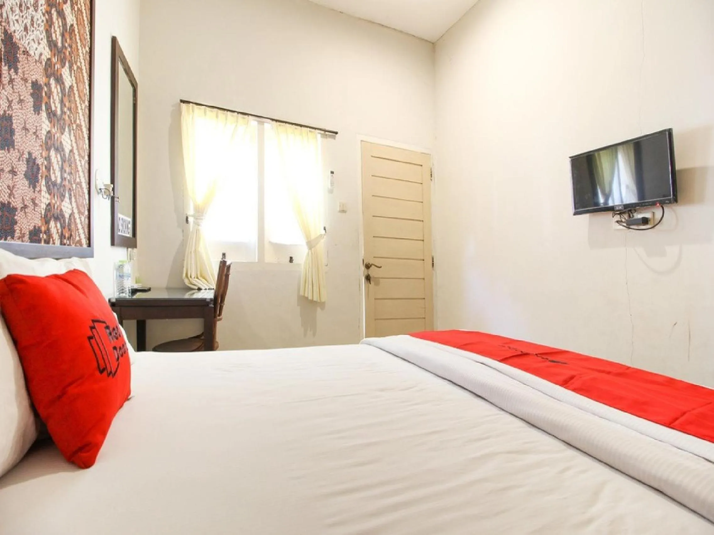 Bedroom, Bed in Reddoorz Syariah near Wijilan Yogyakarta