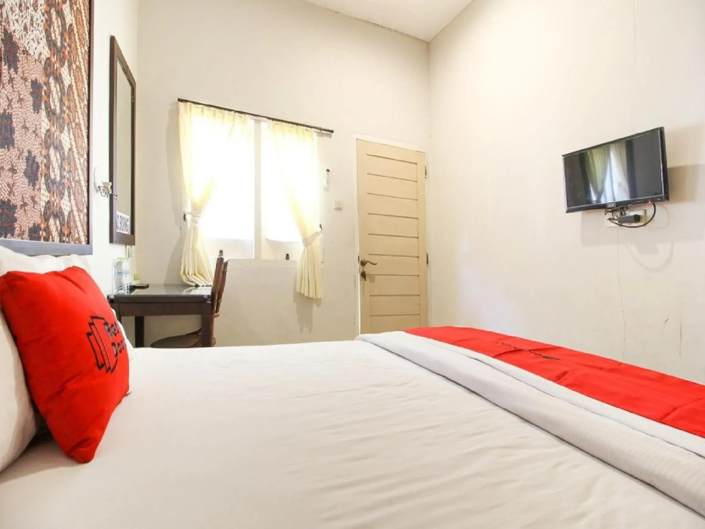 Bedroom, Bed in Reddoorz Syariah near Wijilan Yogyakarta Bedroom, Bed in Reddoorz Syariah near Wijilan Yogyakarta