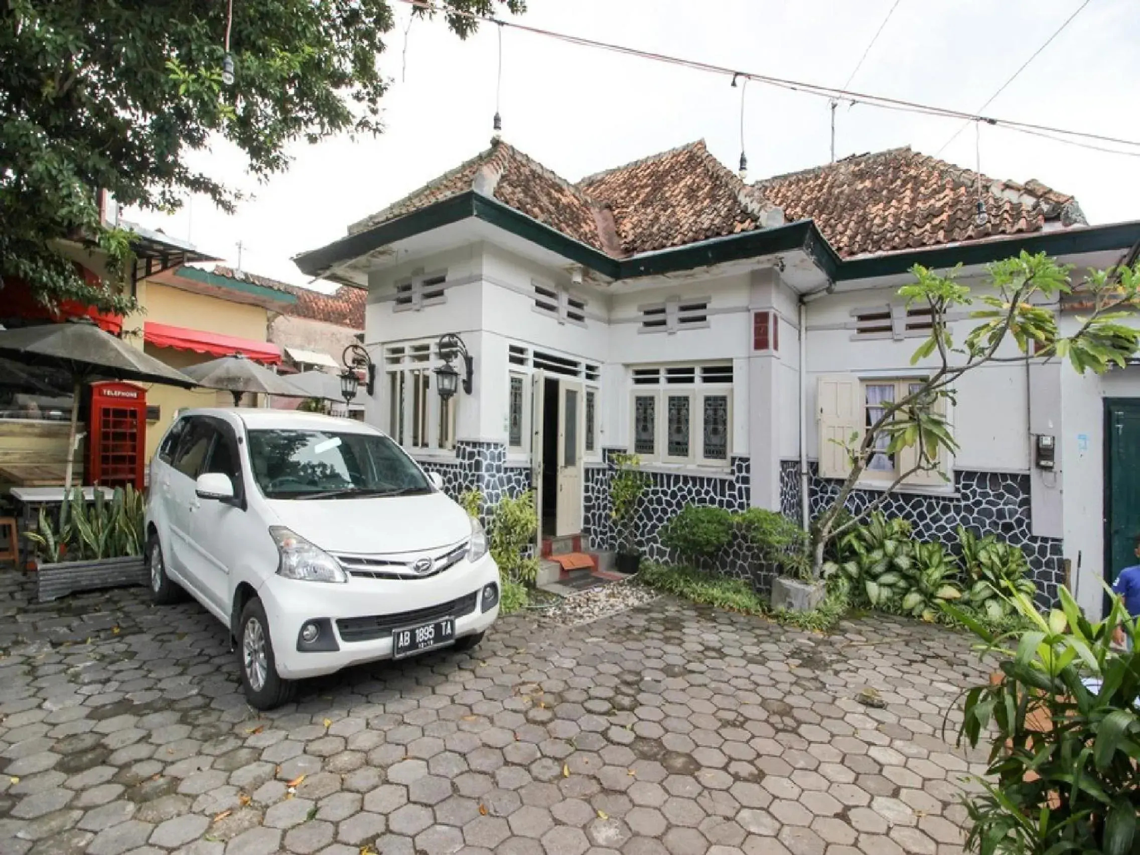 Property building in Reddoorz Syariah near Wijilan Yogyakarta Property building in Reddoorz Syariah near Wijilan Yogyakarta