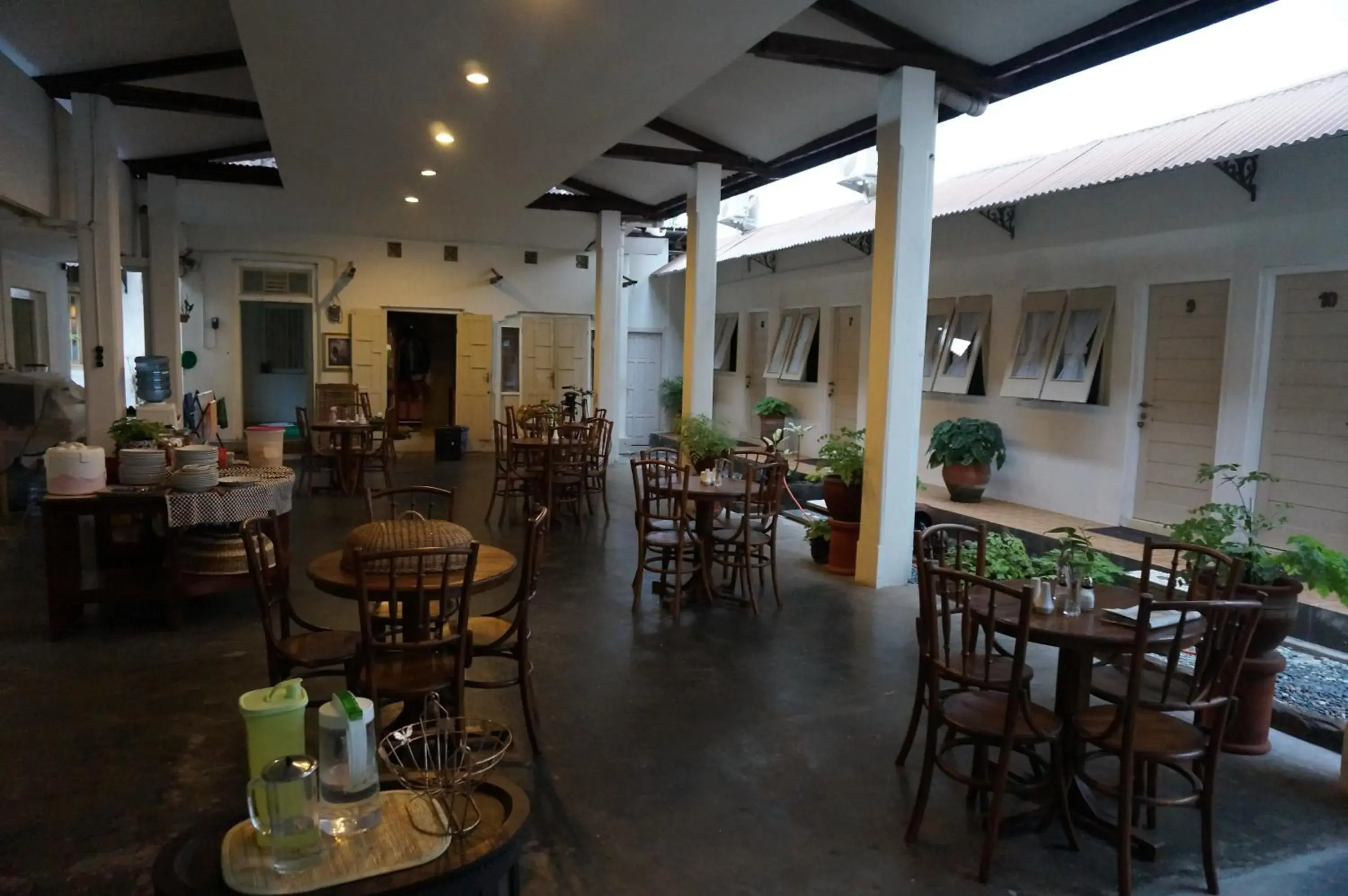Restaurant/places to eat in Reddoorz Syariah near Wijilan Yogyakarta Restaurant/places to eat in Reddoorz Syariah near Wijilan Yogyakarta