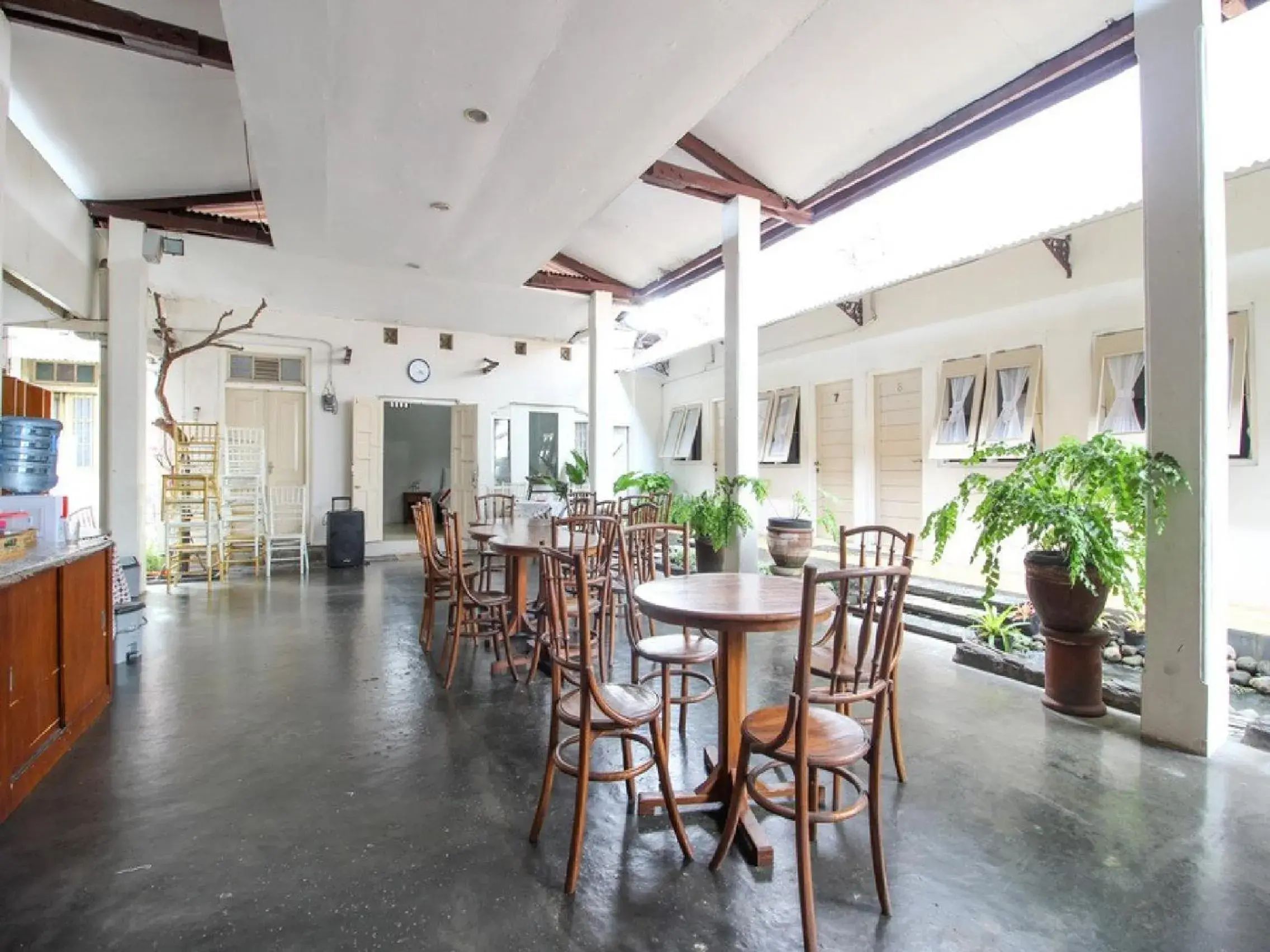 Restaurant/places to eat in Reddoorz Syariah near Wijilan Yogyakarta Restaurant/places to eat in Reddoorz Syariah near Wijilan Yogyakarta