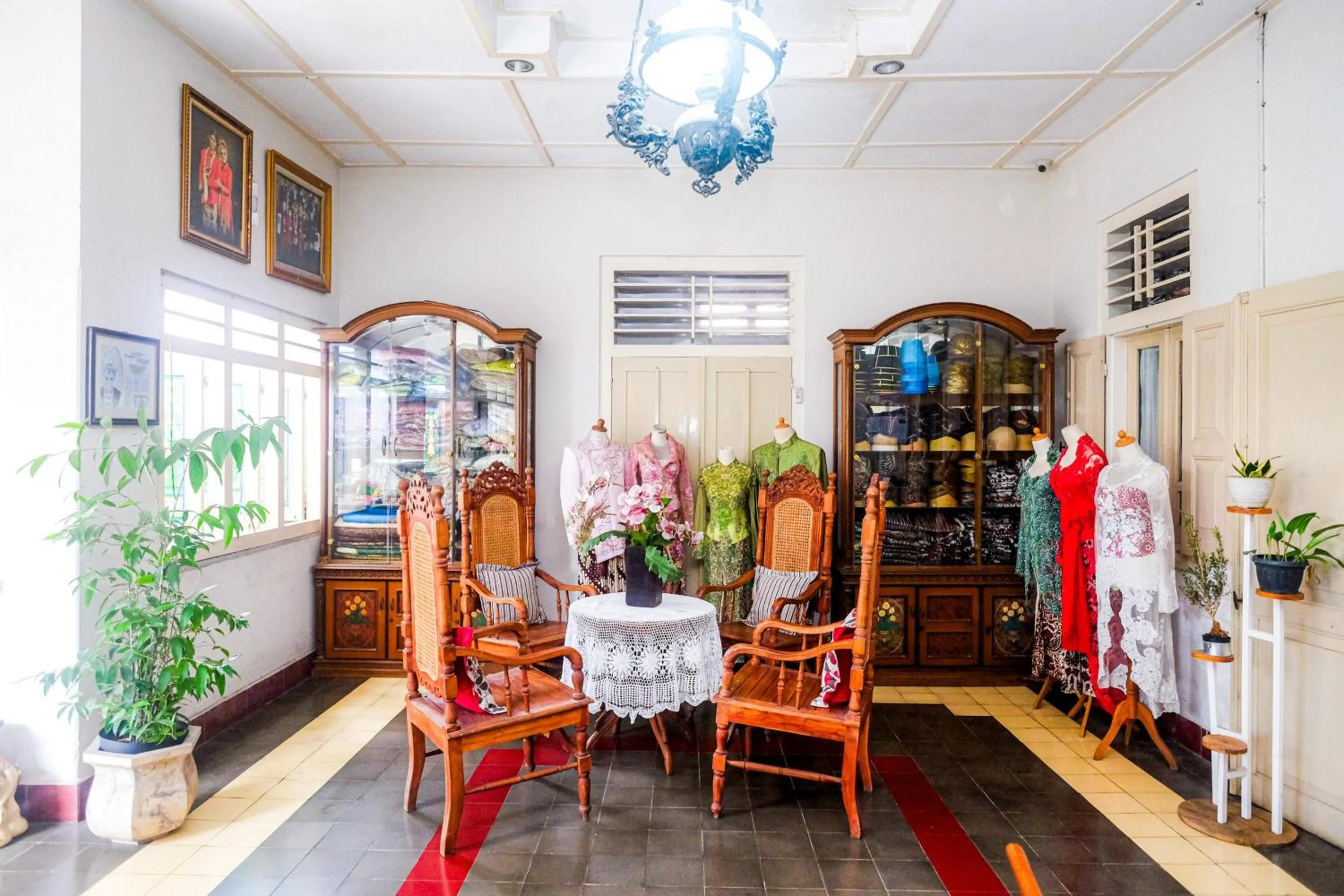 Seating area in Reddoorz Syariah near Wijilan Yogyakarta