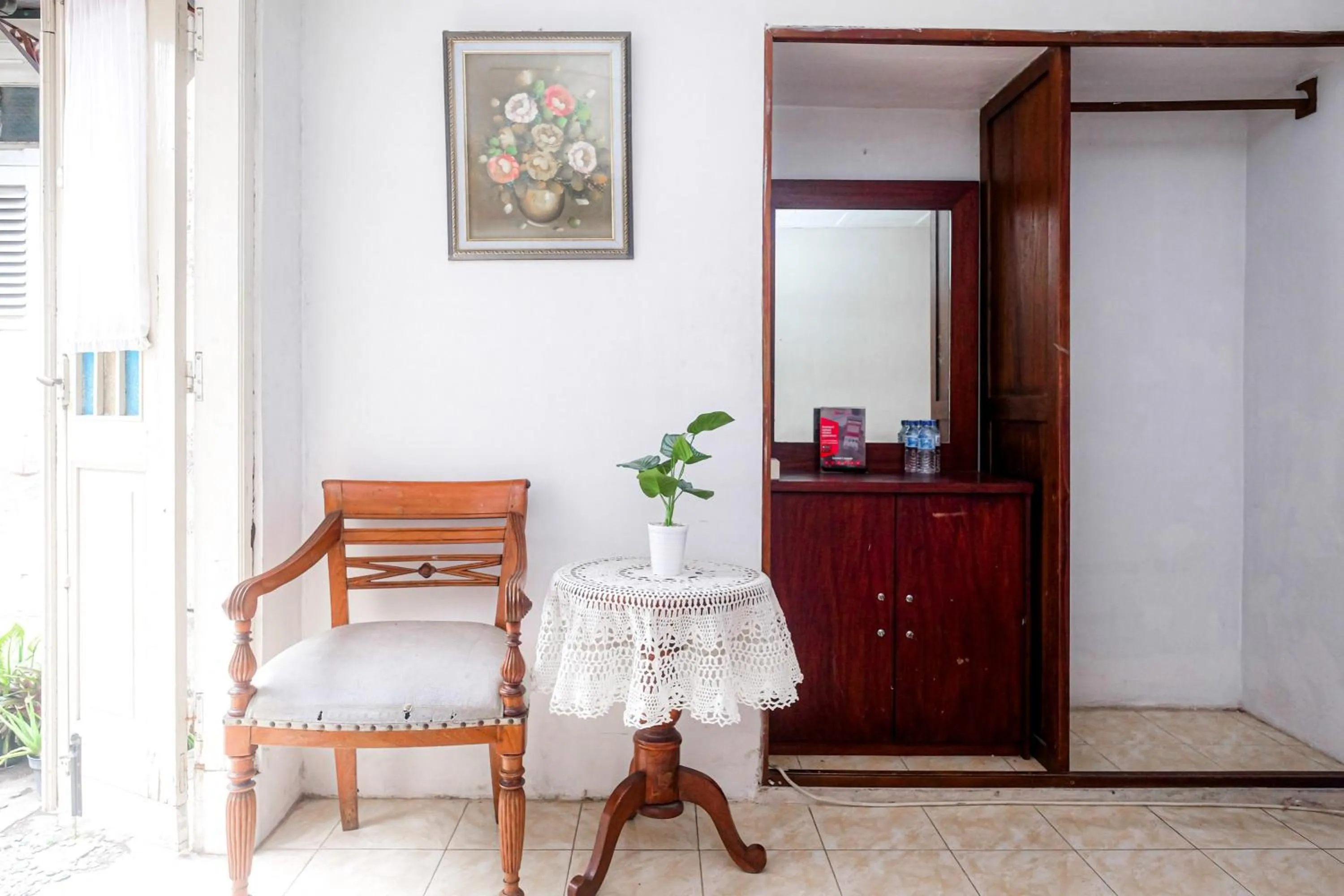 Seating area in Reddoorz Syariah near Wijilan Yogyakarta