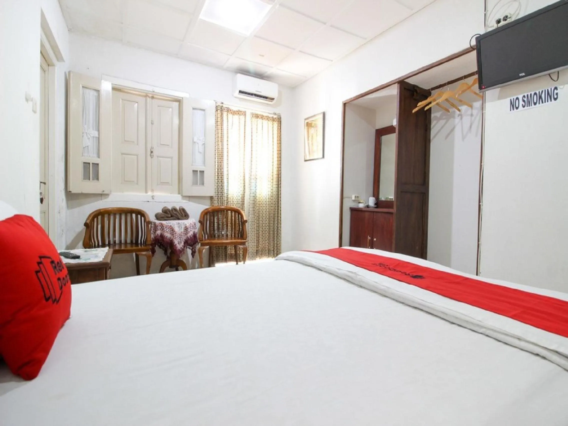 Bedroom, Bed in Reddoorz Syariah near Wijilan Yogyakarta