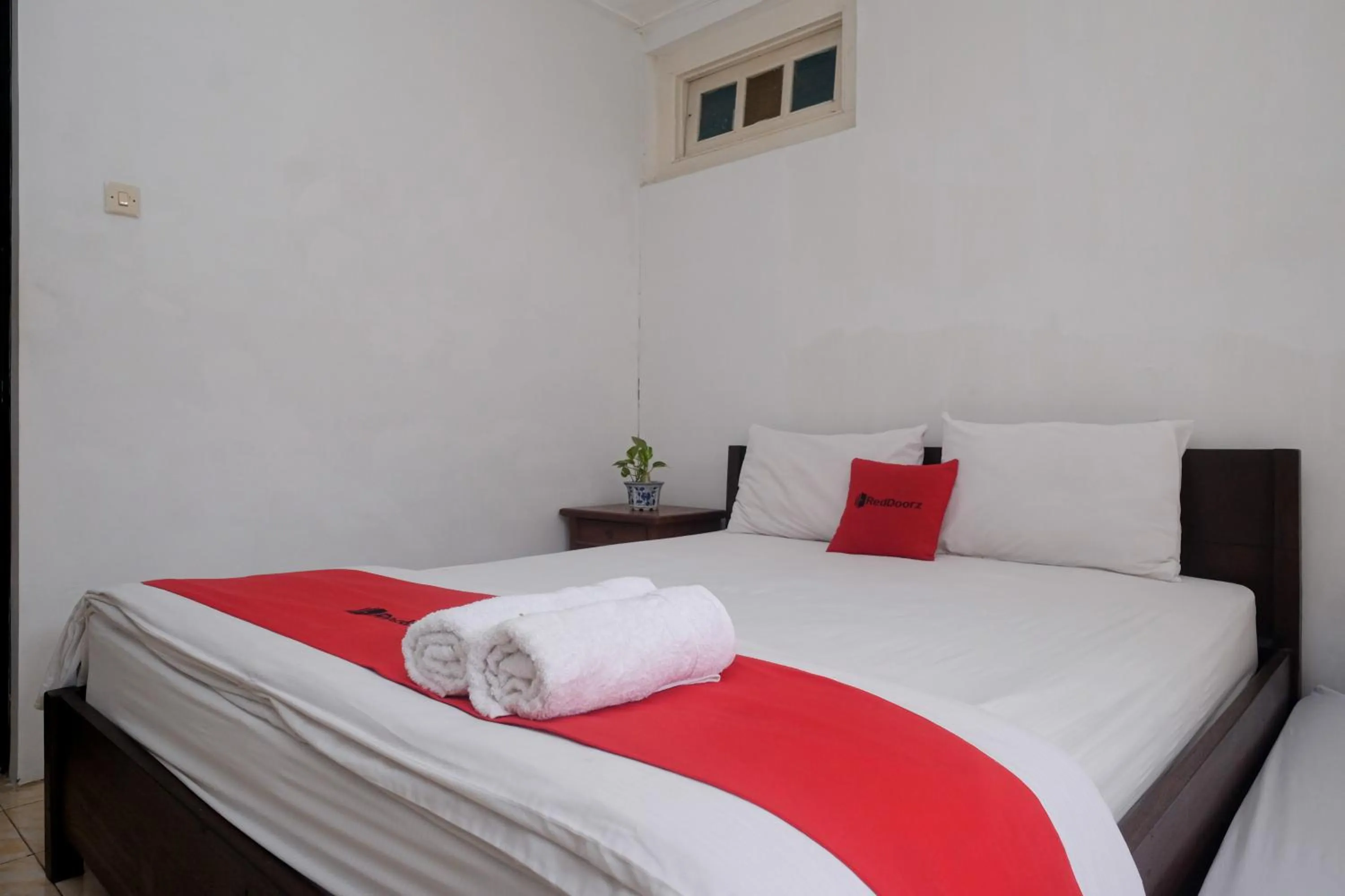 Bedroom, Bed in Reddoorz Syariah near Wijilan Yogyakarta