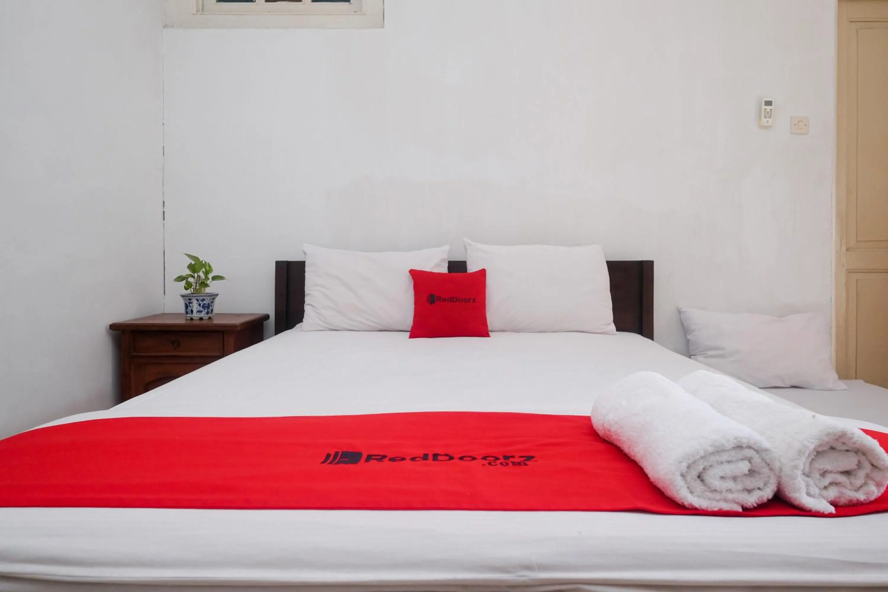 Bedroom, Bed in Reddoorz Syariah near Wijilan Yogyakarta