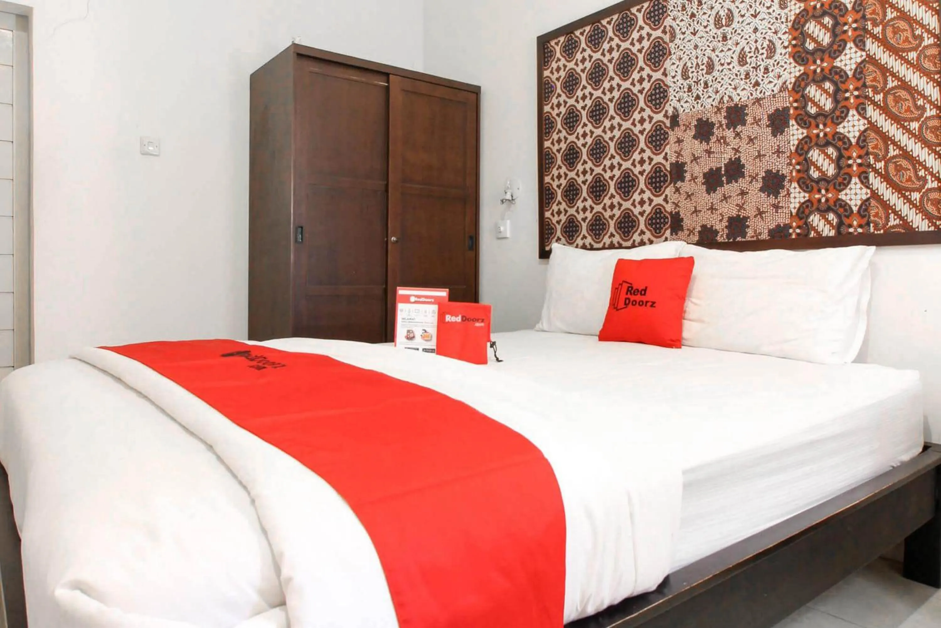 Bedroom, Bed in Reddoorz Syariah near Wijilan Yogyakarta