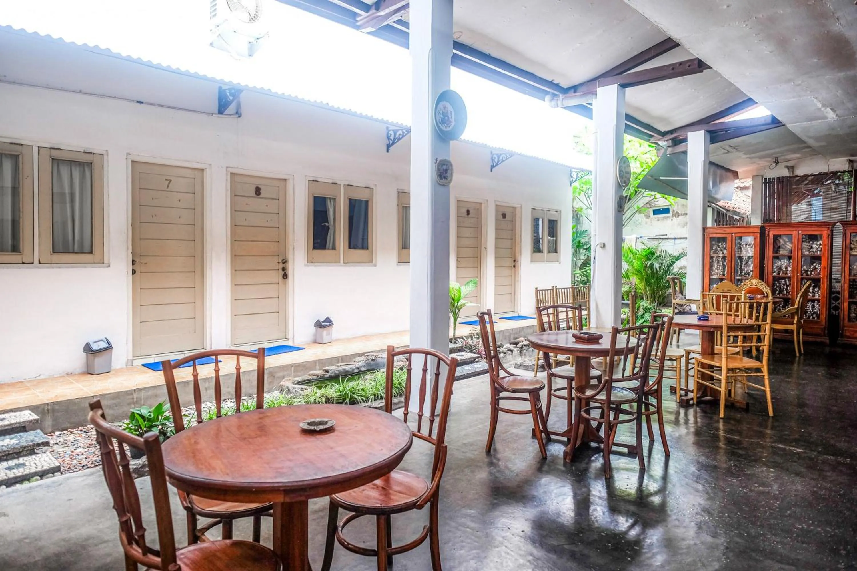 Seating area in Reddoorz Syariah near Wijilan Yogyakarta