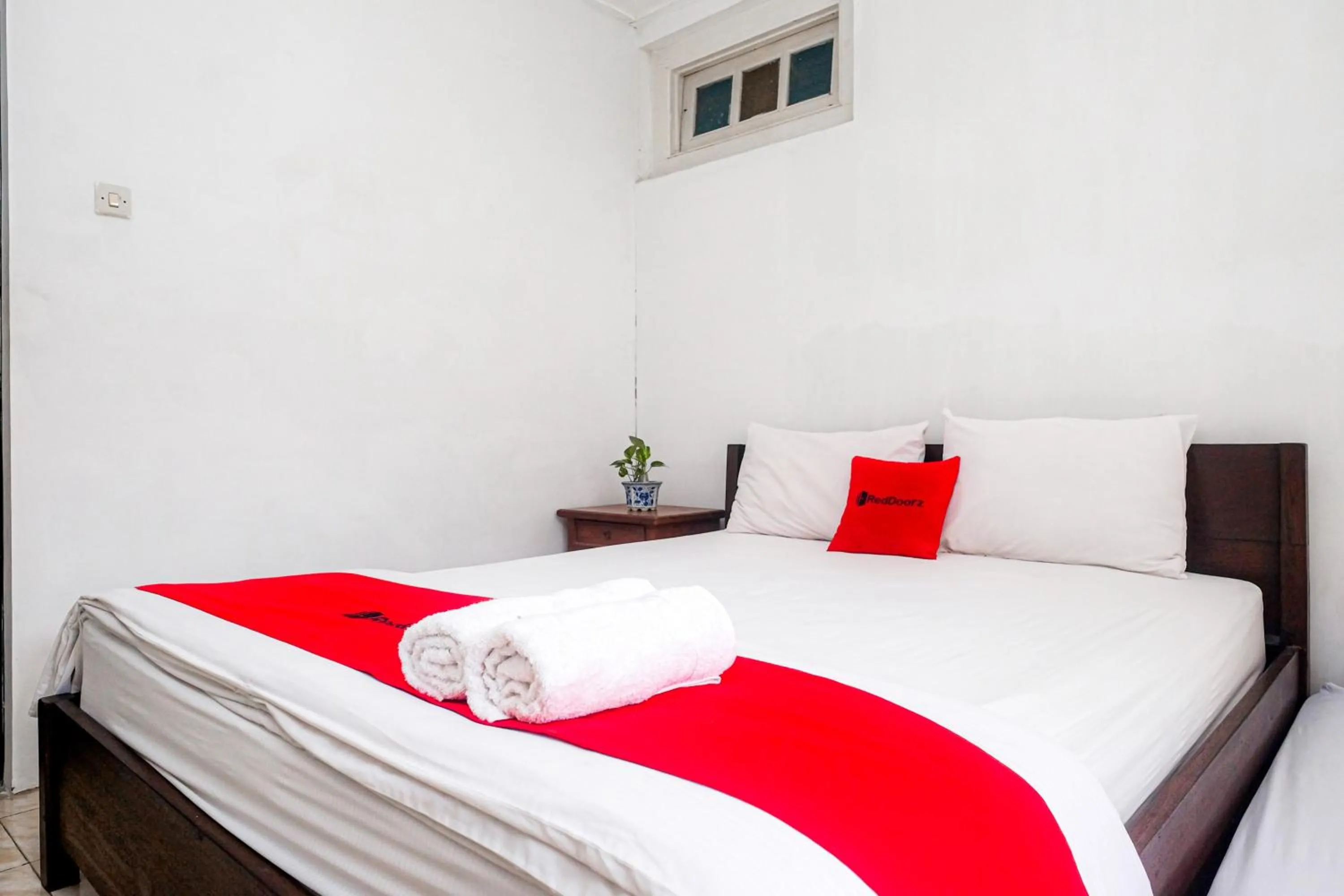 Bedroom, Bed in Reddoorz Syariah near Wijilan Yogyakarta