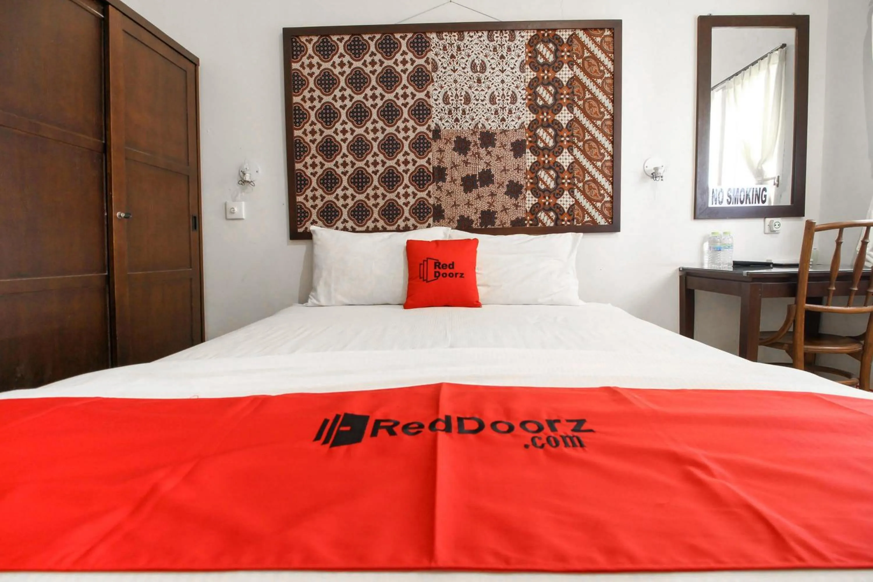 Bedroom, Bed in Reddoorz Syariah near Wijilan Yogyakarta