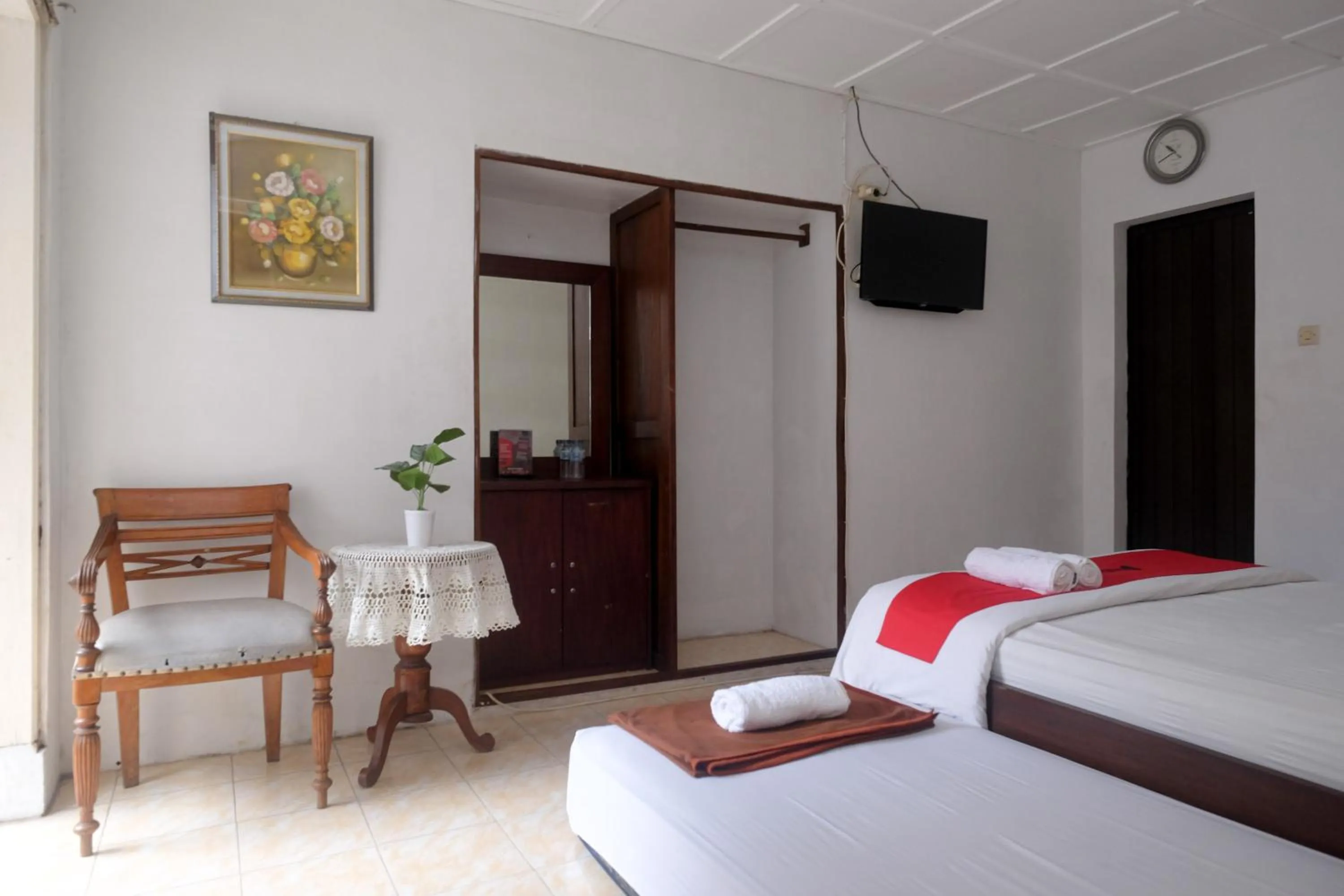 Bedroom, Bed in Reddoorz Syariah near Wijilan Yogyakarta