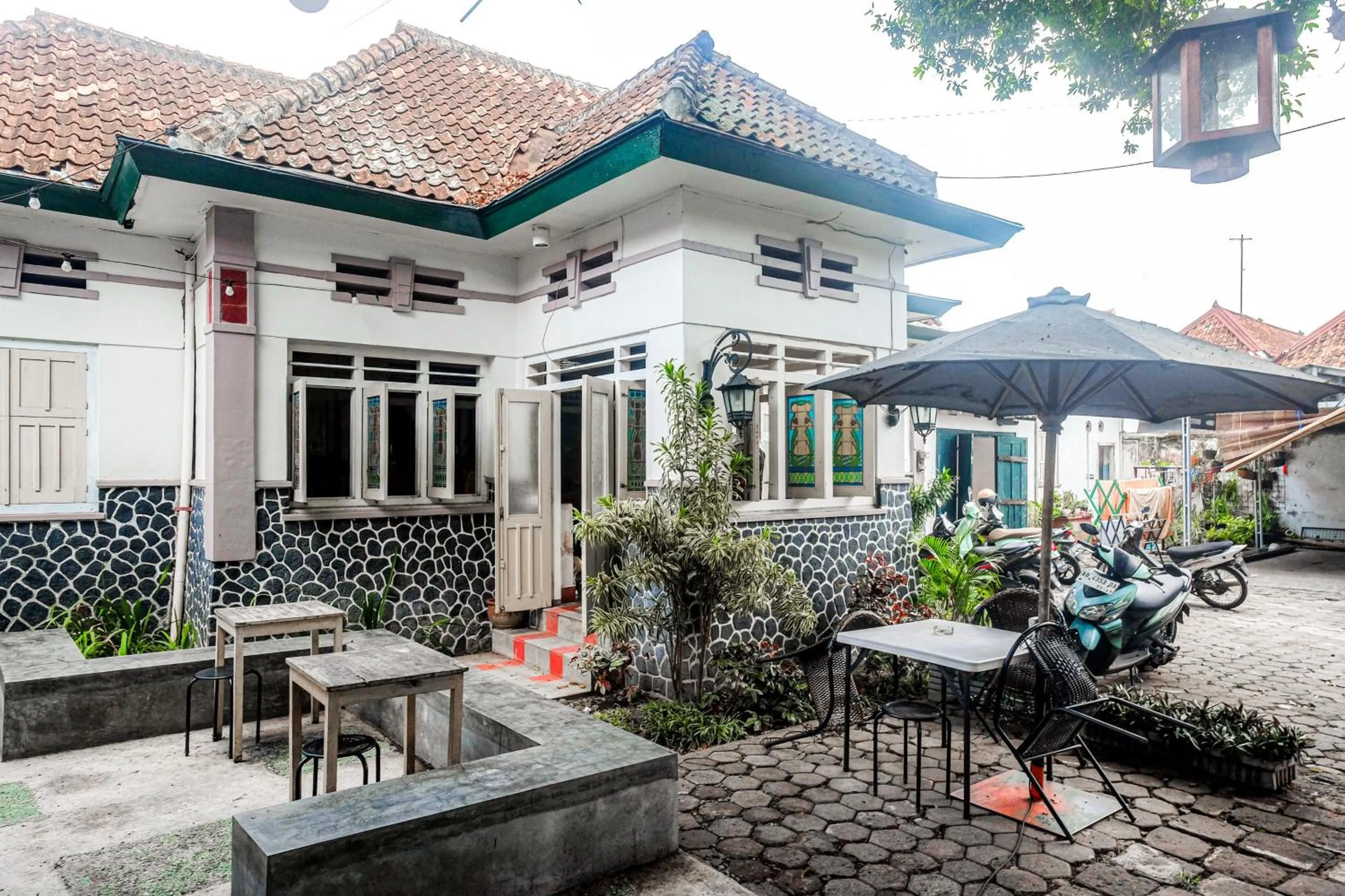 Facade/entrance in Reddoorz Syariah near Wijilan Yogyakarta